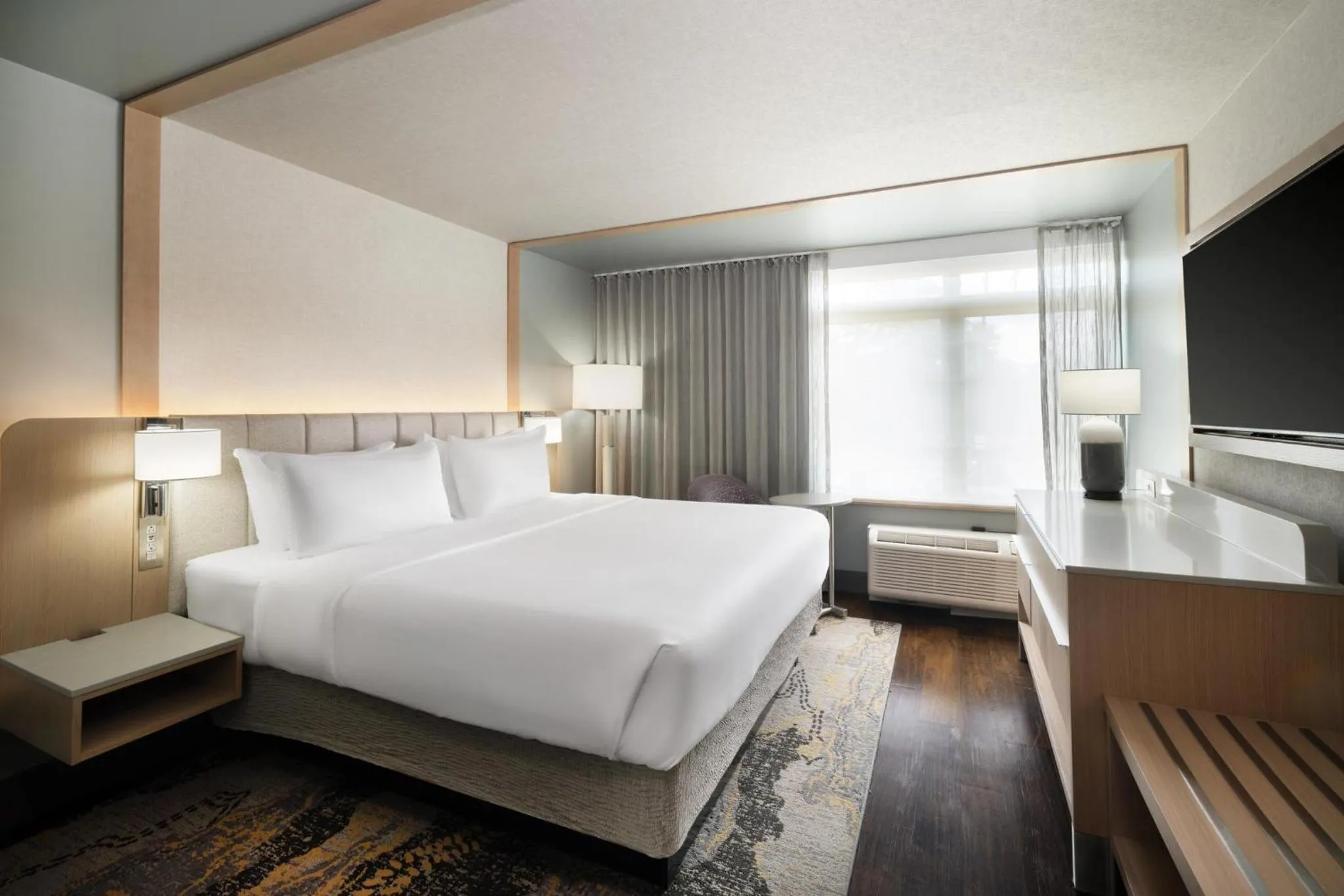 Photo of the whole room, Bed in Hotel Indigo East End by IHG