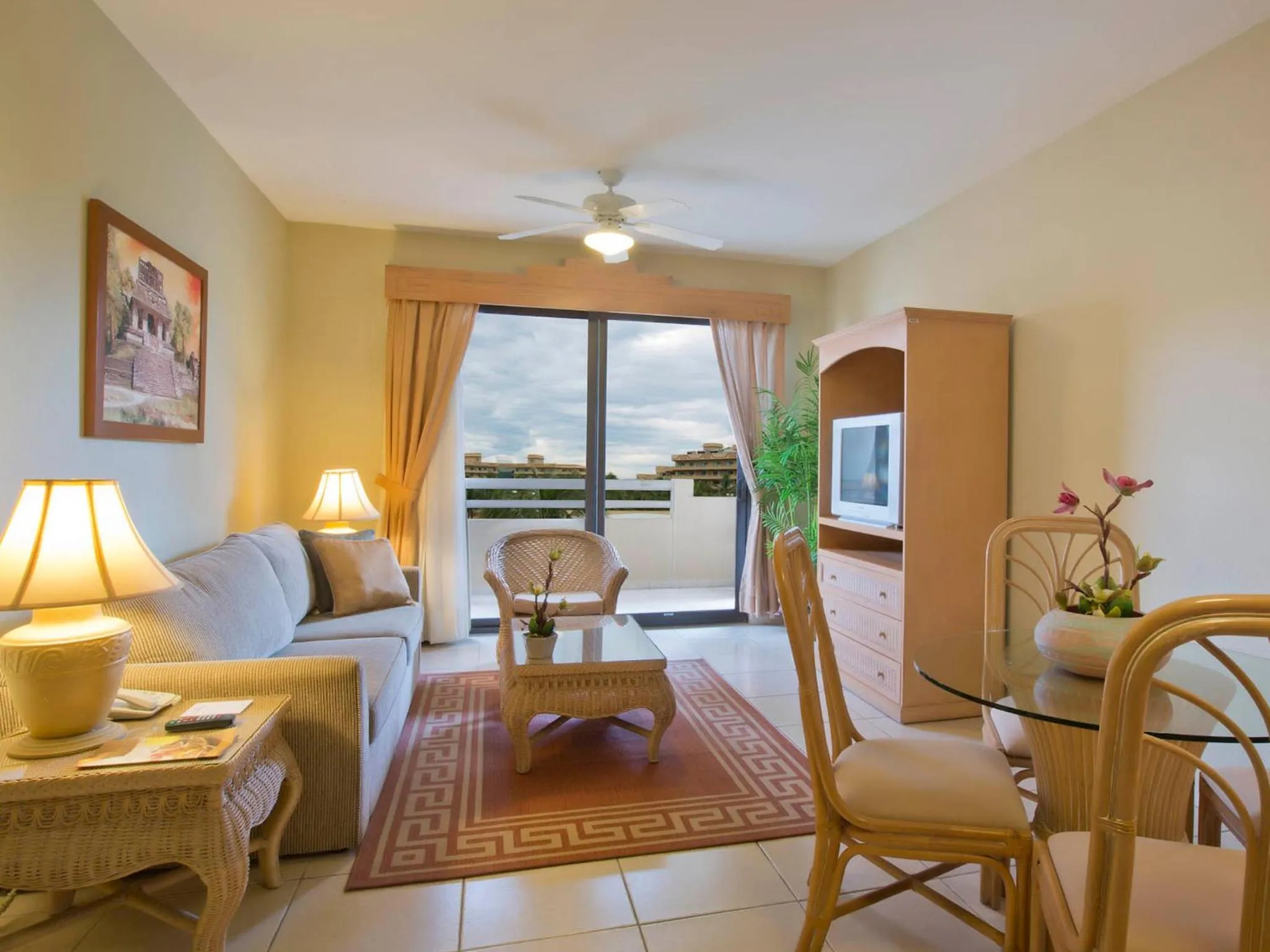 Photo of the whole room in Paradise Village