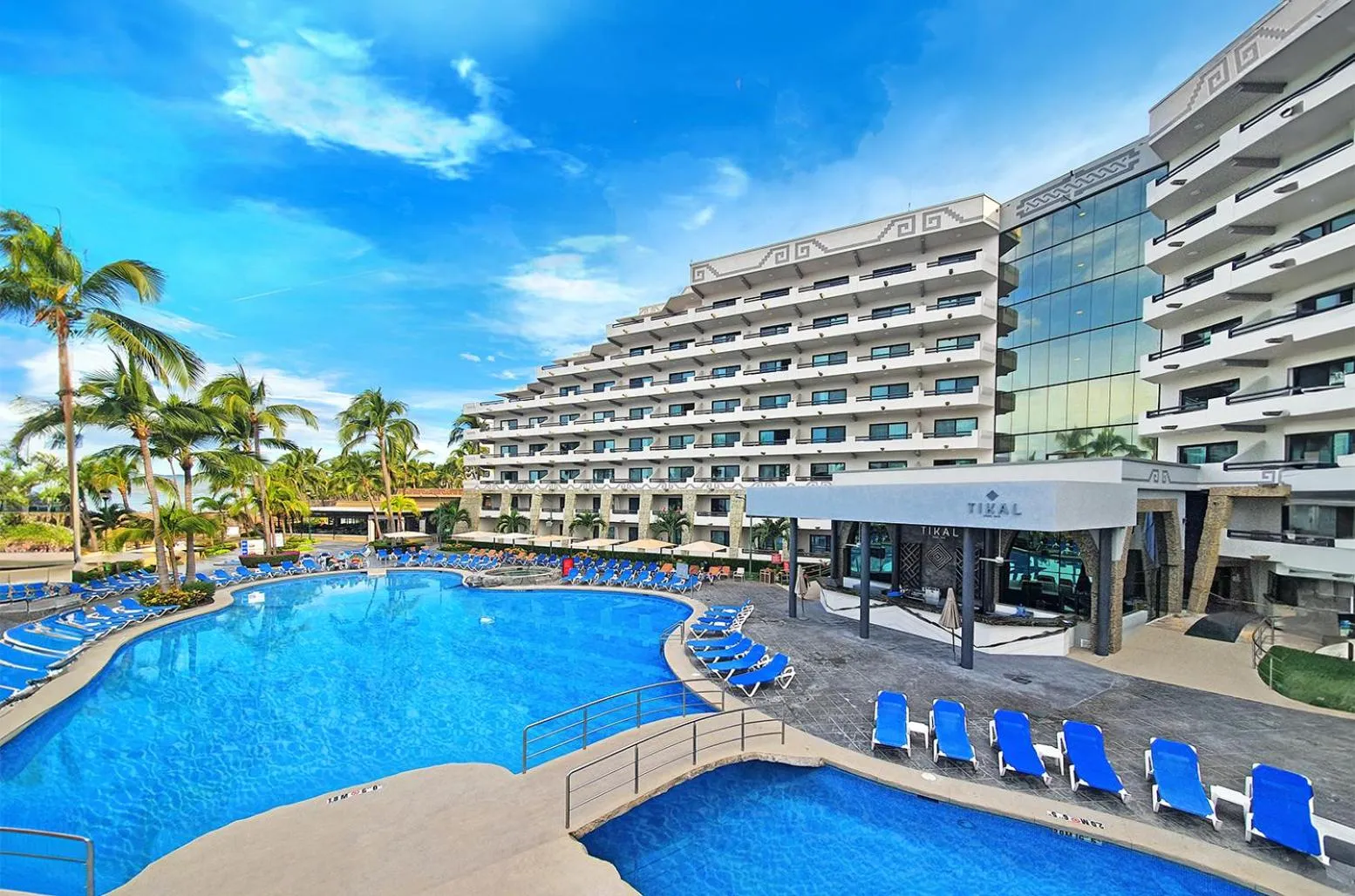 Swimming pool in Paradise Village