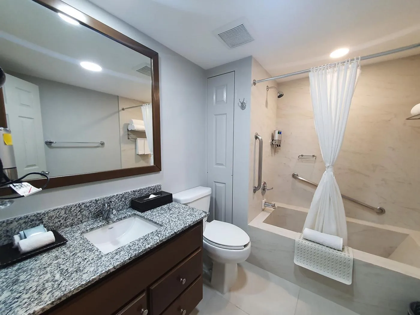 Bathroom in Paradise Village