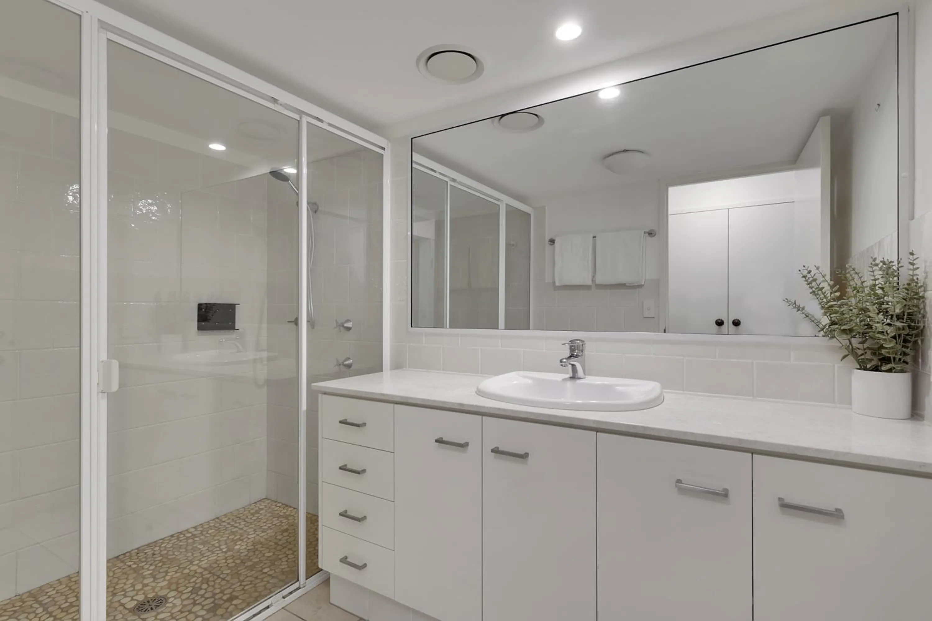 Shower in Riverside Holiday Apartments