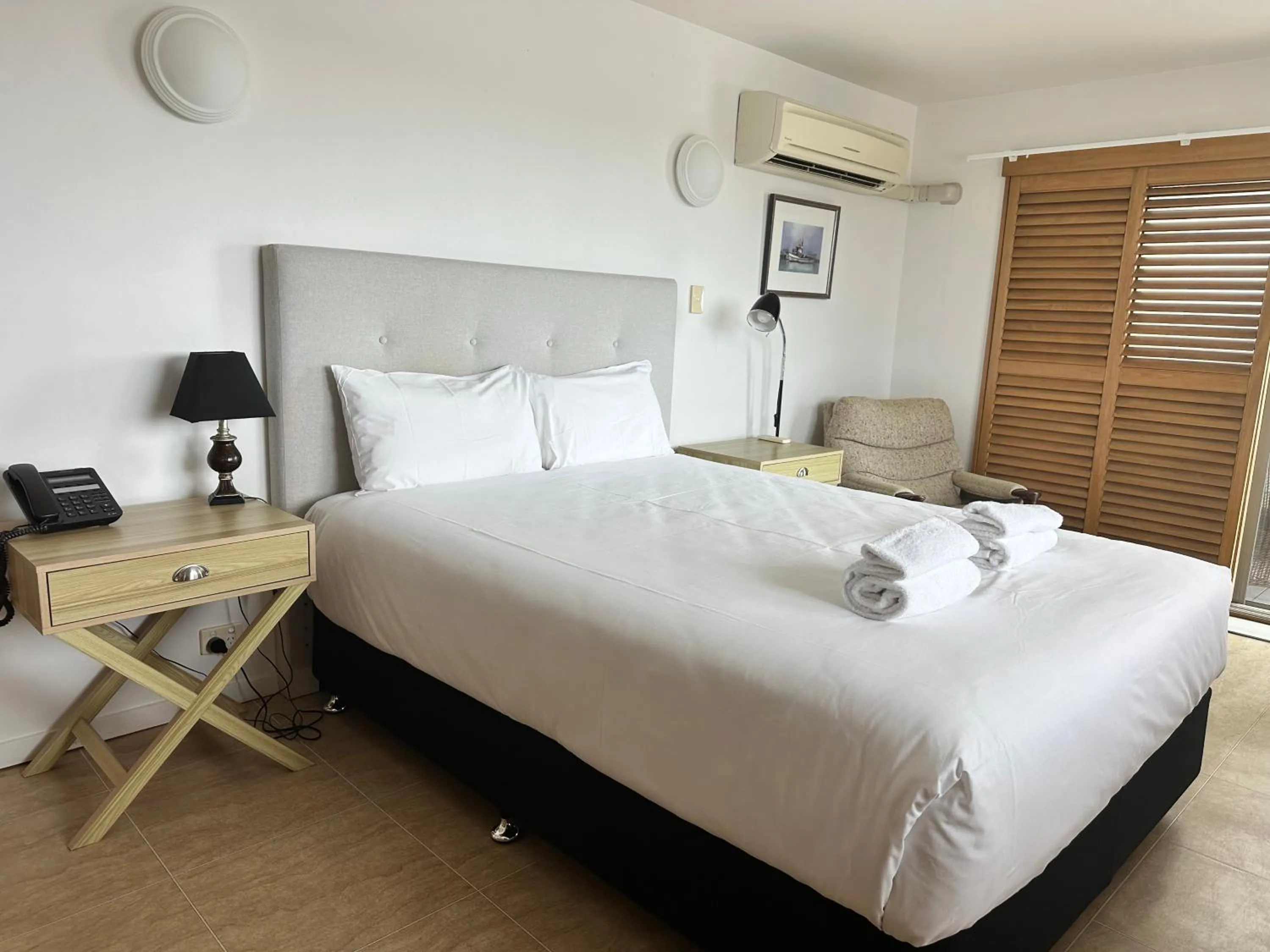 Bed in Riverside Holiday Apartments