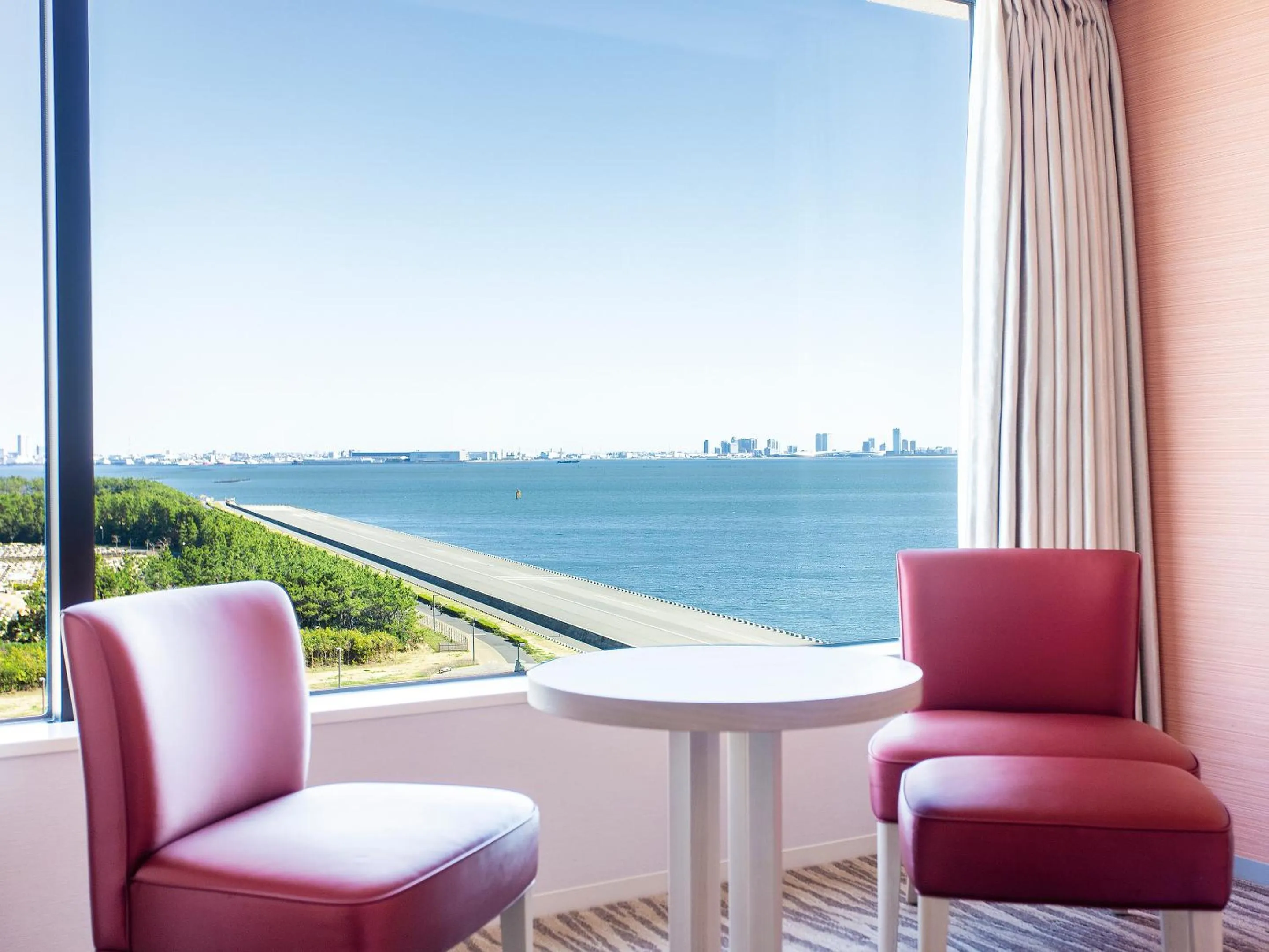 Seating area in Tokyo Bay Tokyu Hotel