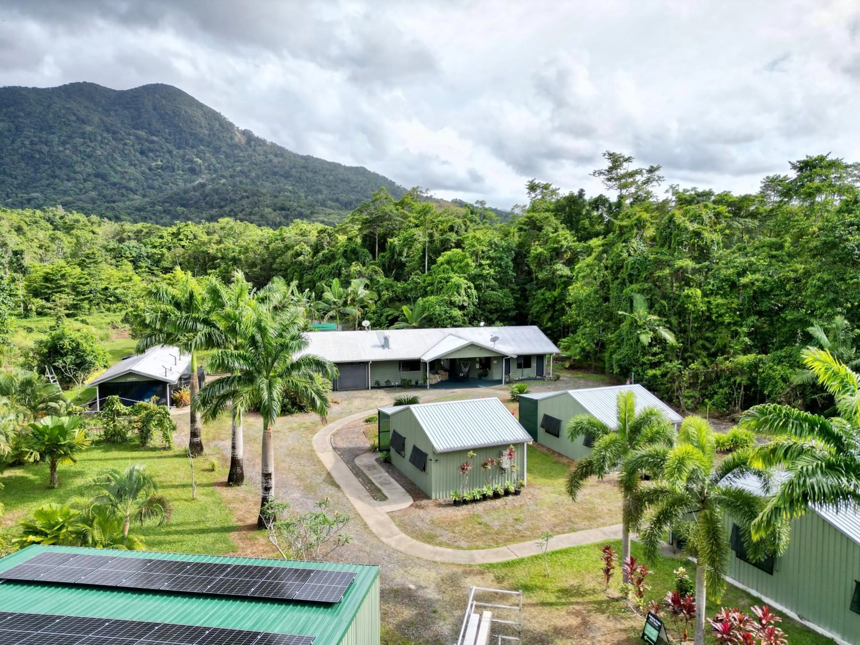 Mountain view in Daintree Peaks ECO Stays