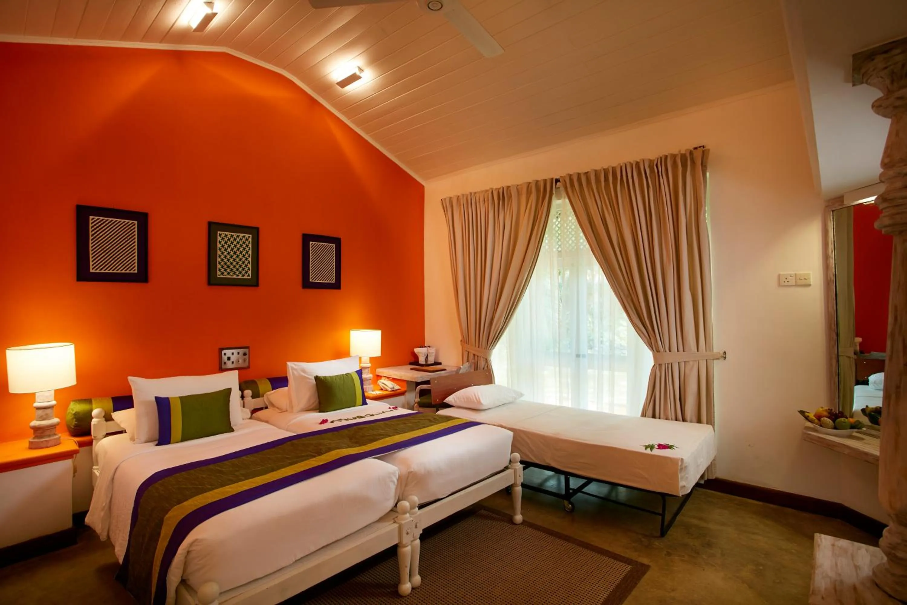 Photo of the whole room, Bed in Hotel Sigiriya