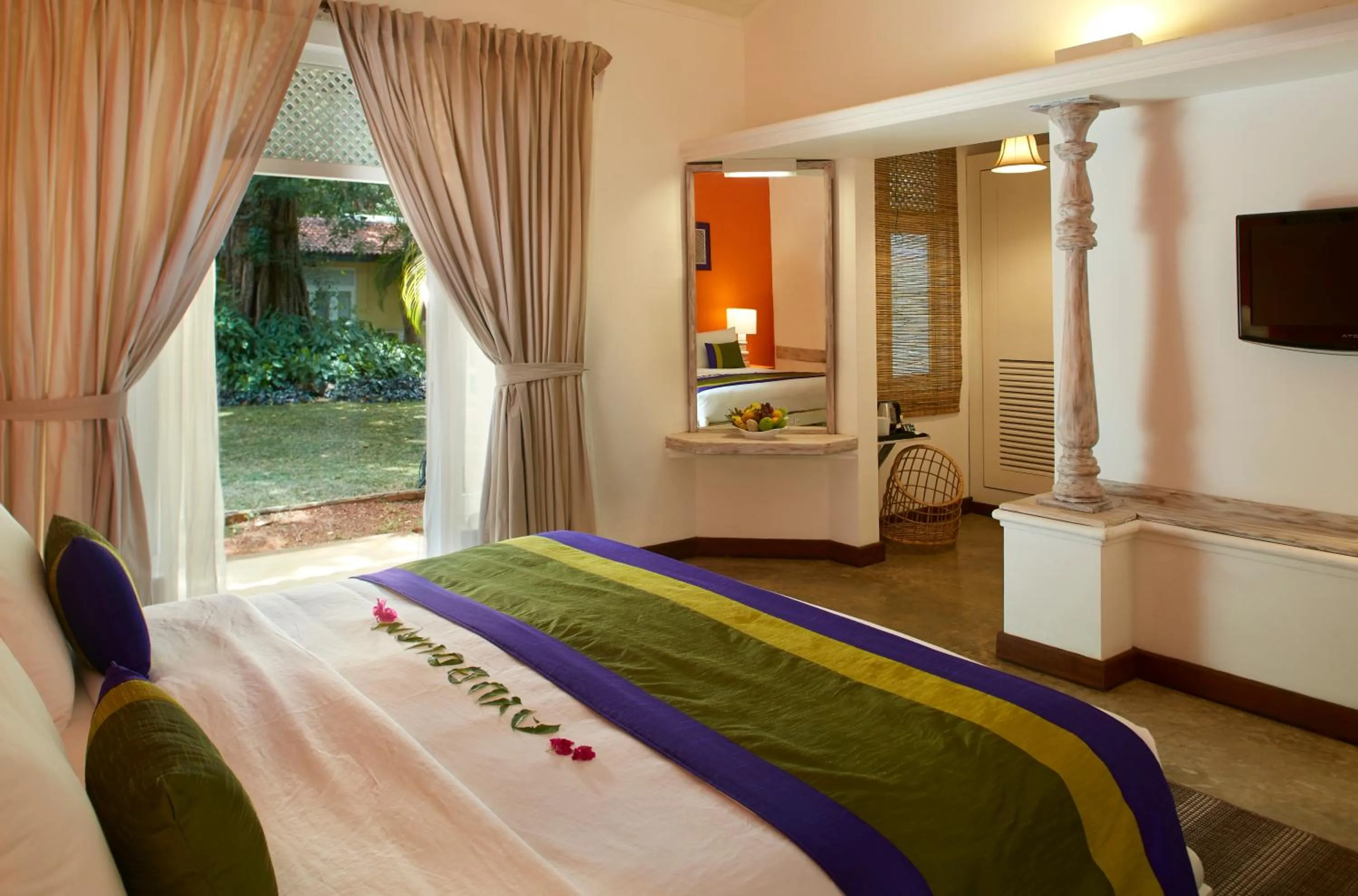 Photo of the whole room, Bed in Hotel Sigiriya