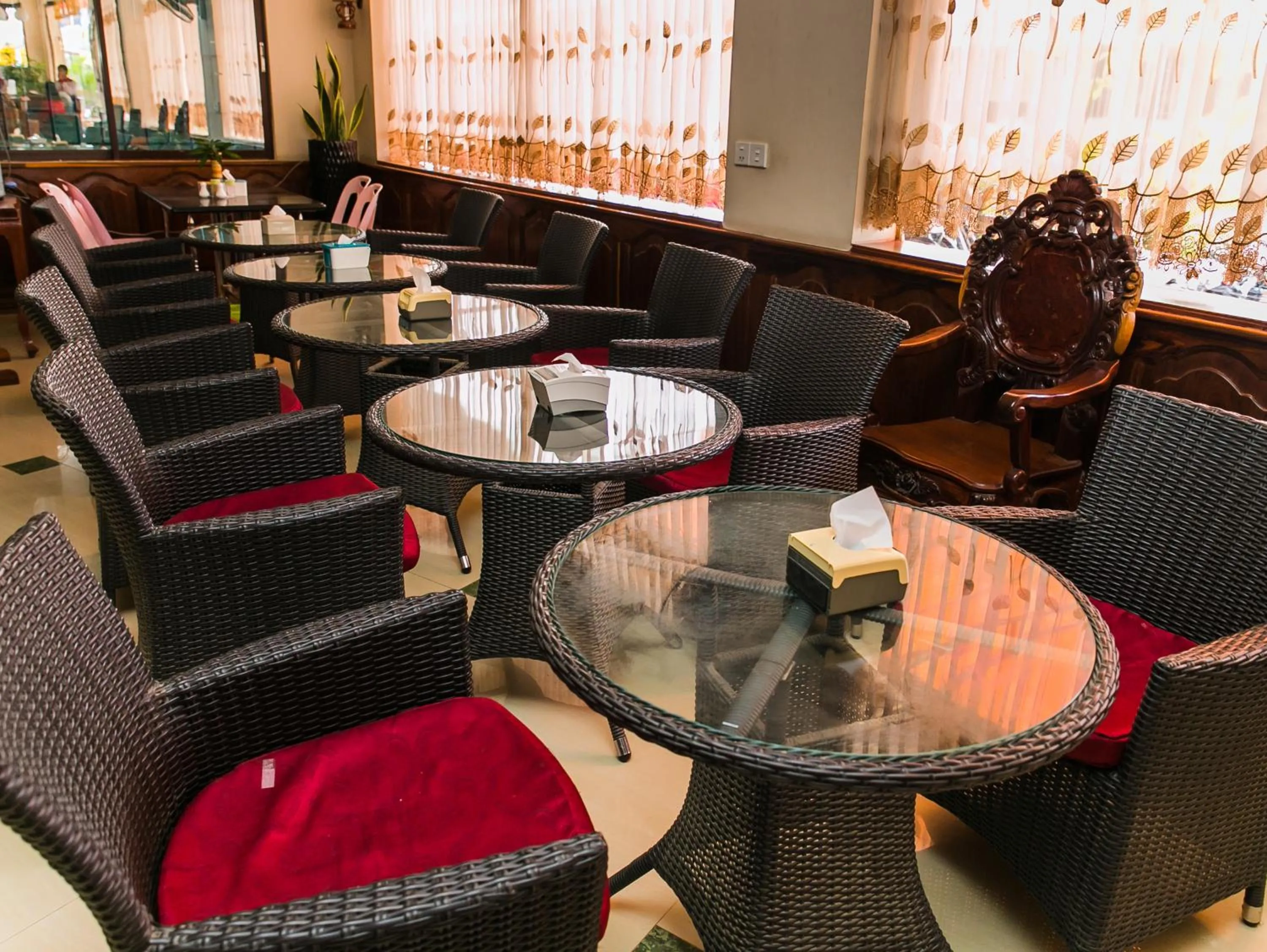 Restaurant/places to eat in Asia Hotel