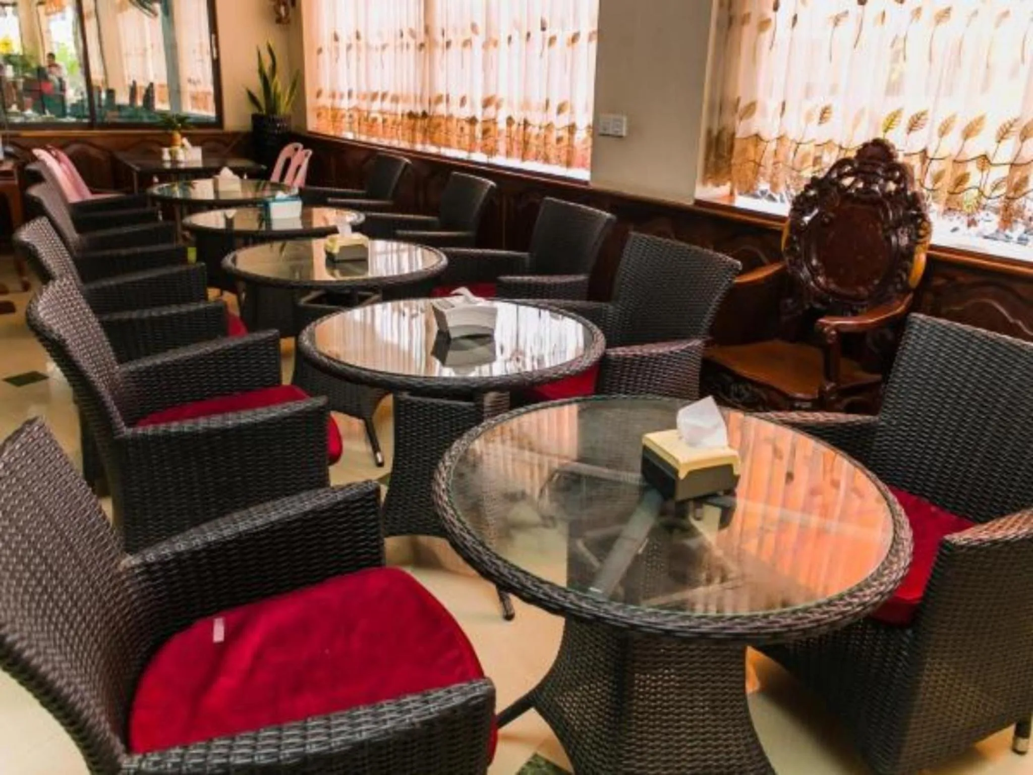 Restaurant/places to eat in Asia Hotel