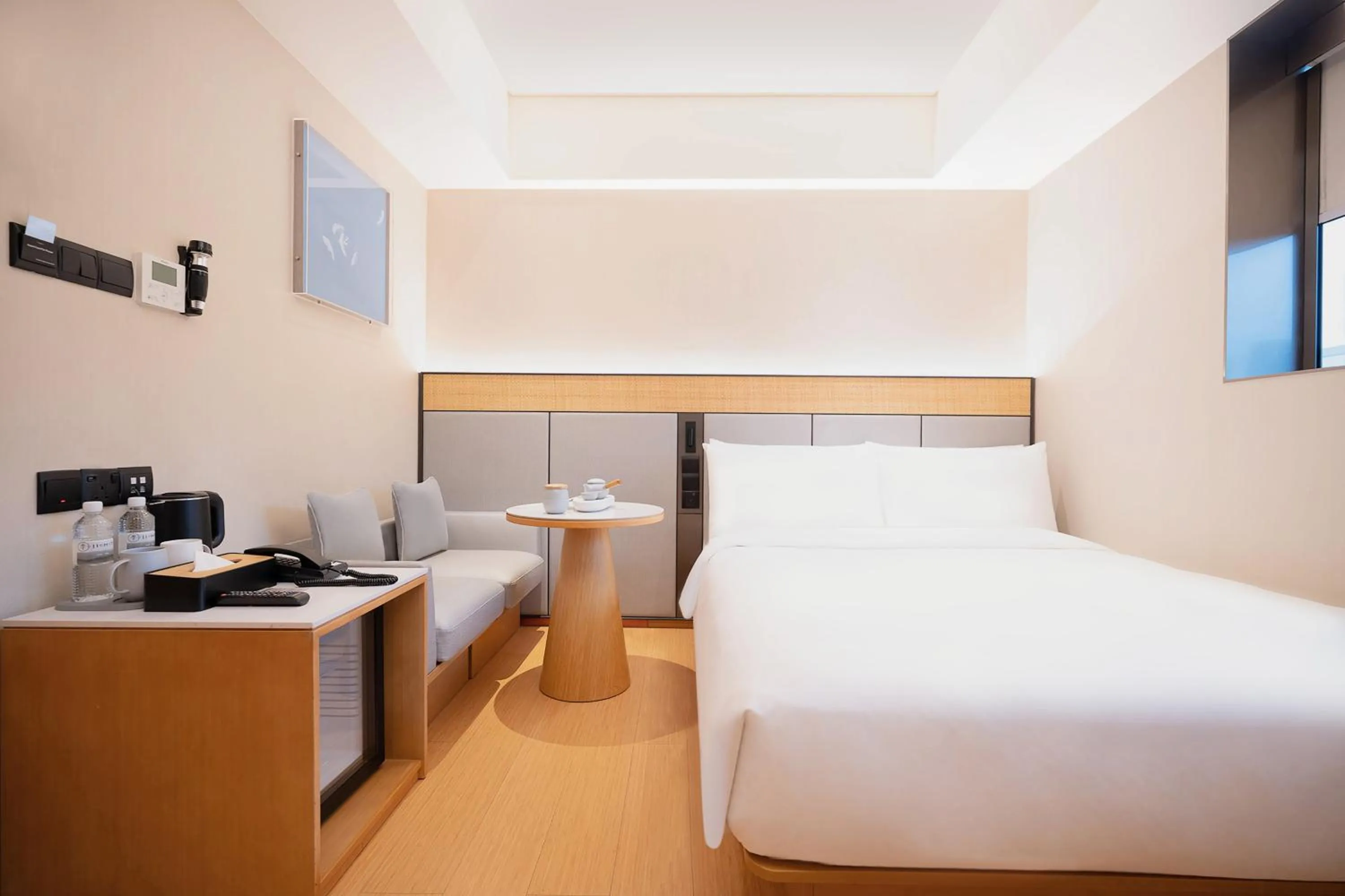 Bed in Ji Hotel Orchard Singapore