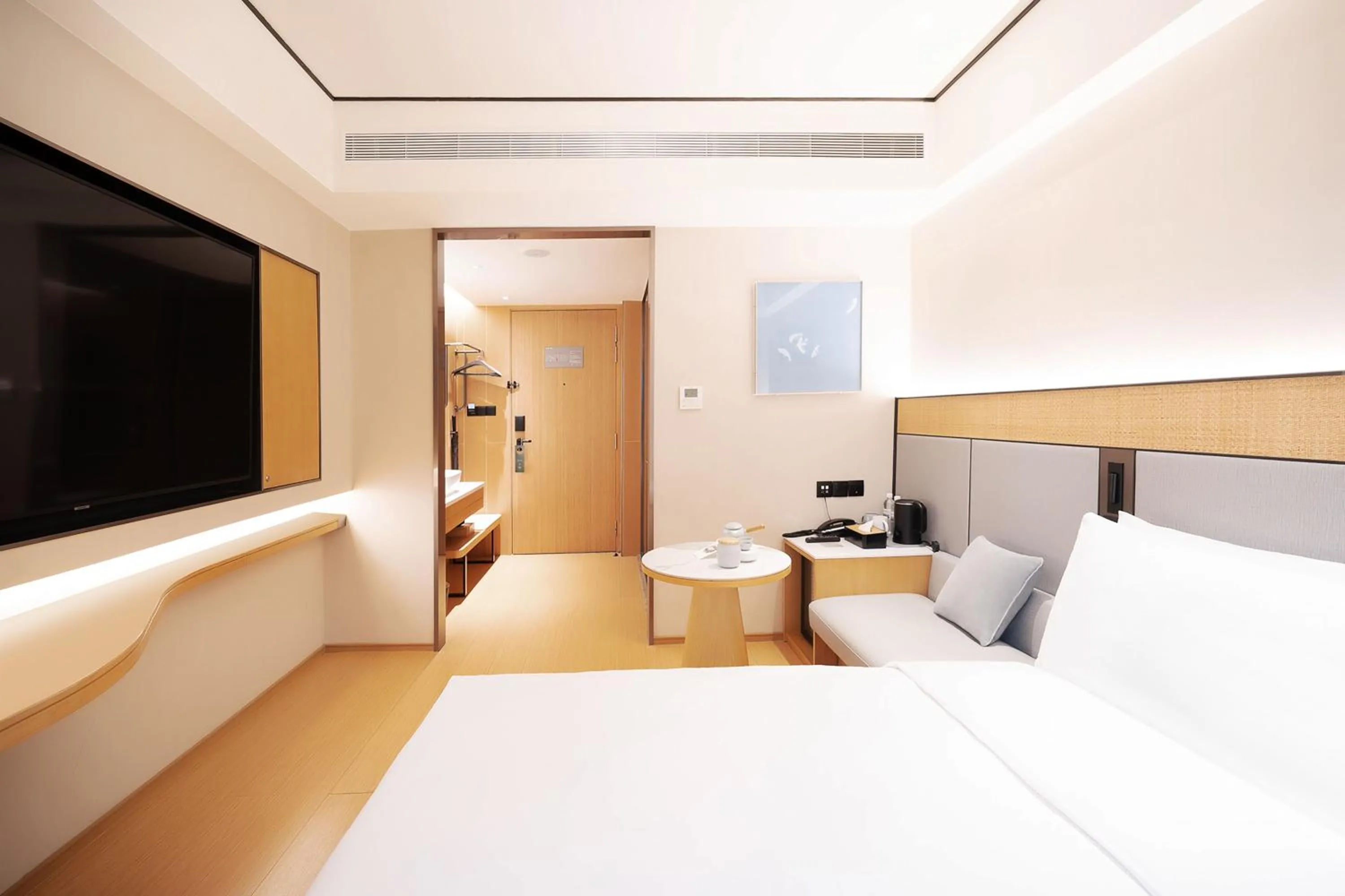 Bed in Ji Hotel Orchard Singapore