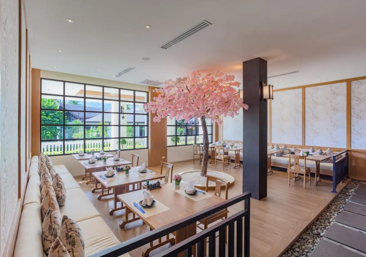 Food and drinks in Diamond Cliff Resort & Spa, Patong Beach