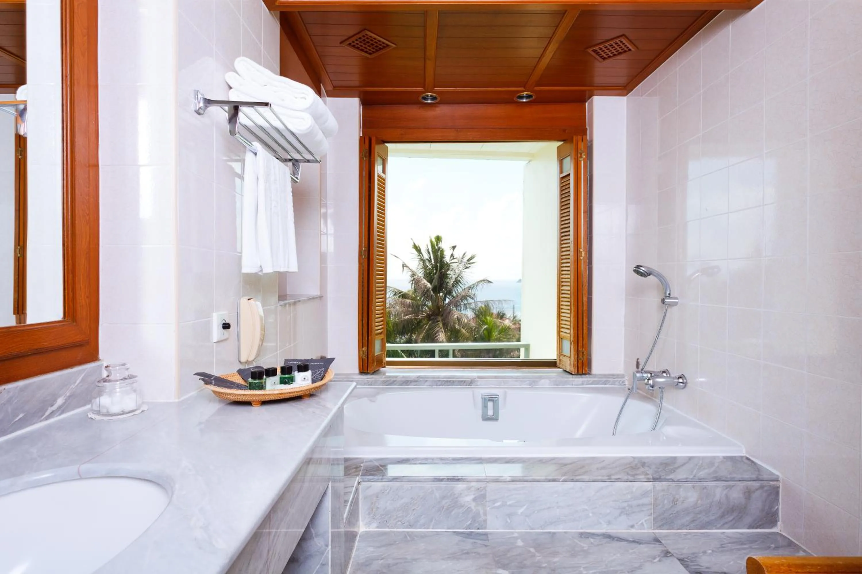 Bathroom in Diamond Cliff Resort & Spa, Patong Beach