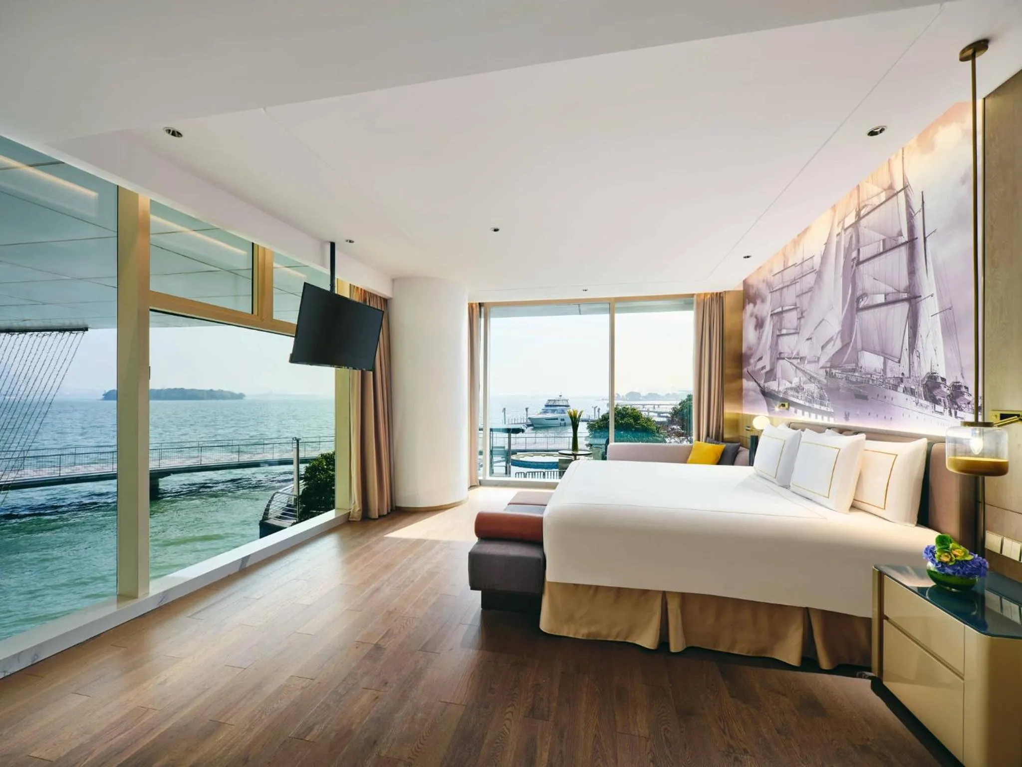 Photo of the whole room, Bed in Crowne Plaza Suzhou by IHG