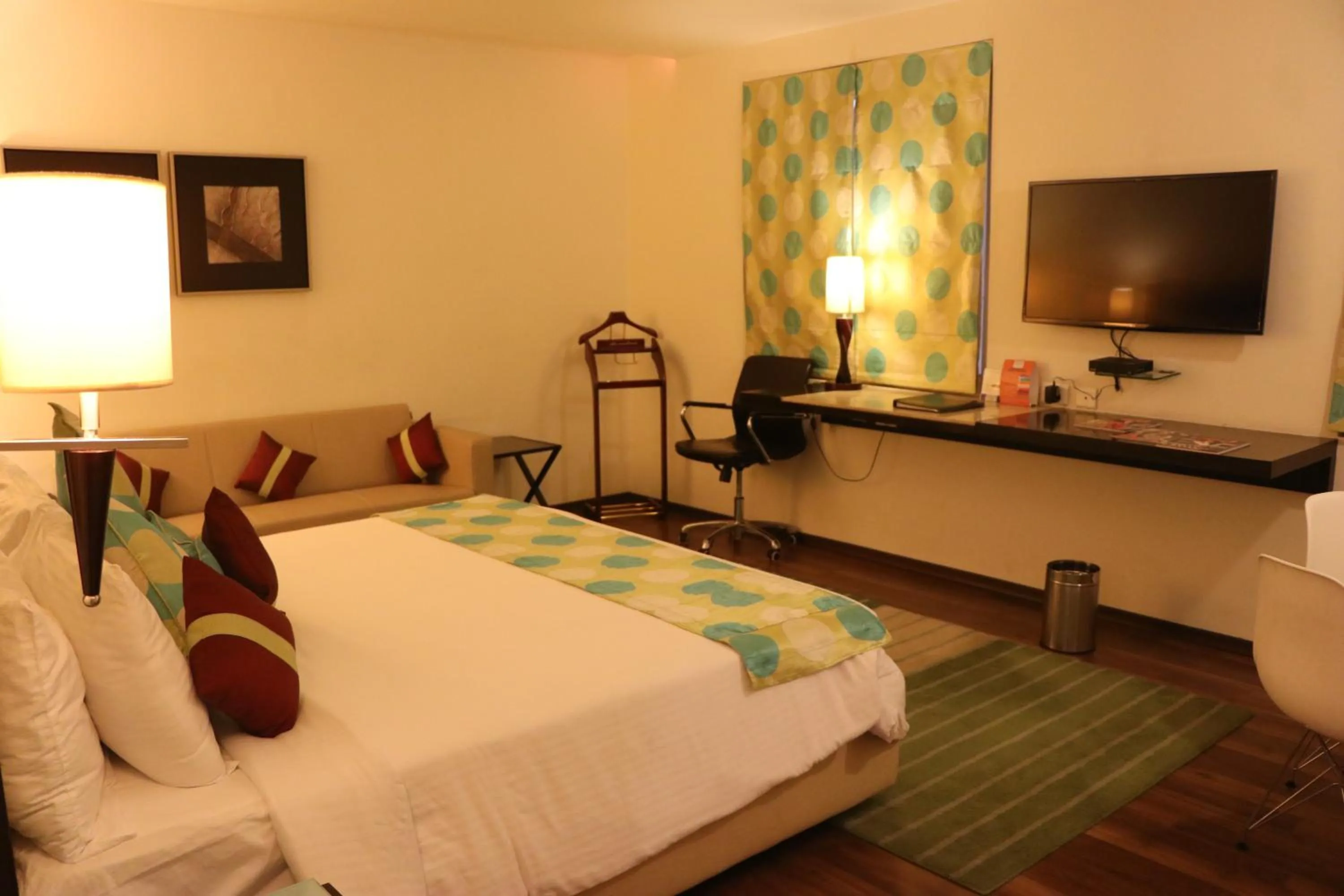 Photo of the whole room, Bed in Fortune Inn Sree Kanya, Visakhapatnam - Member ITC Hotels' Group
