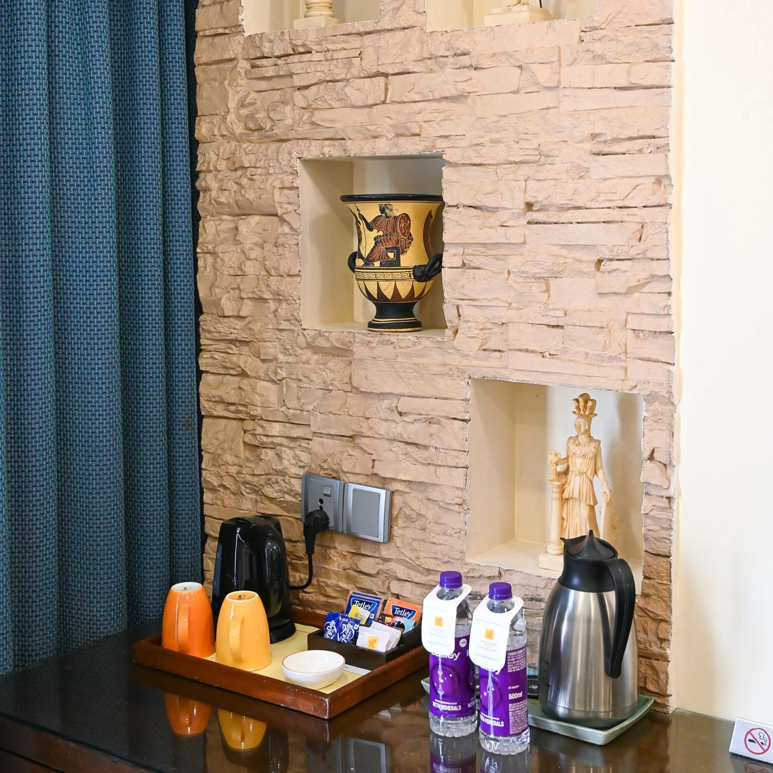 Food and drinks in The Shalimar Hotel, Kemps Corner