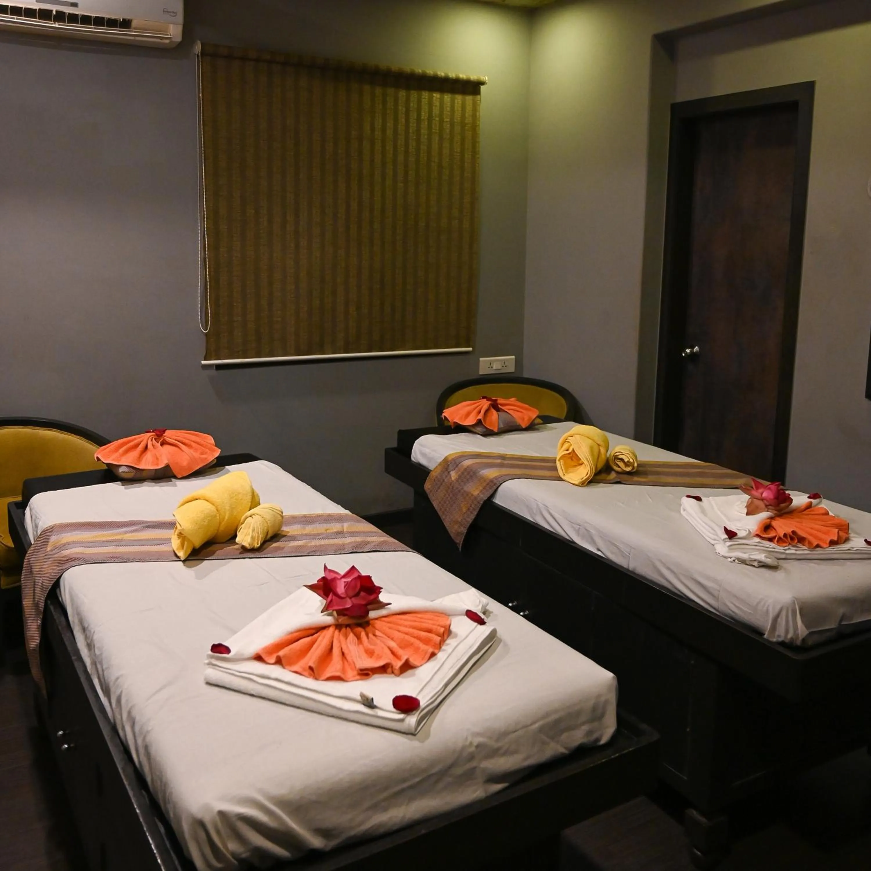 Spa and wellness centre/facilities, Bed in The Shalimar Hotel, Kemps Corner