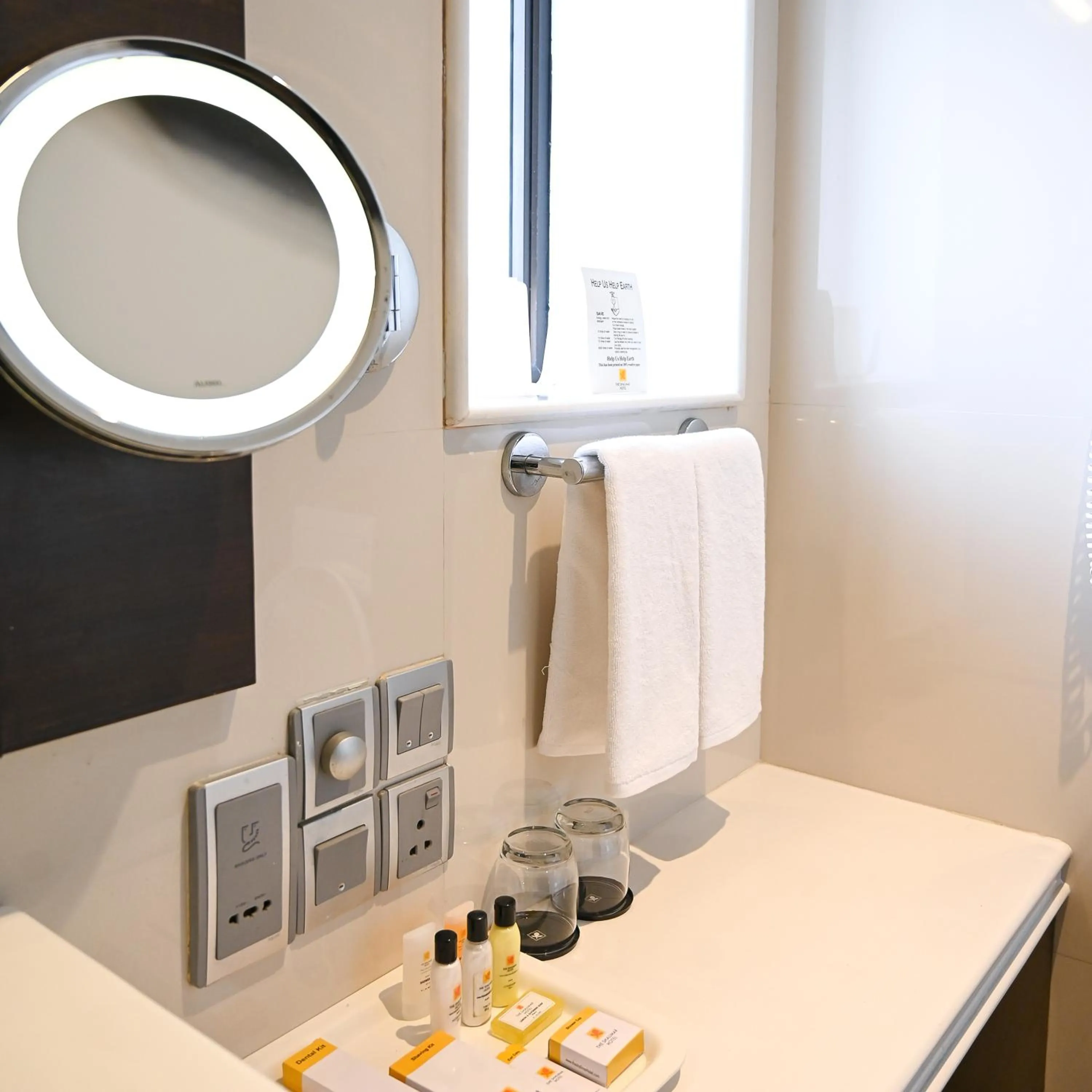 Bathroom in The Shalimar Hotel, Kemps Corner