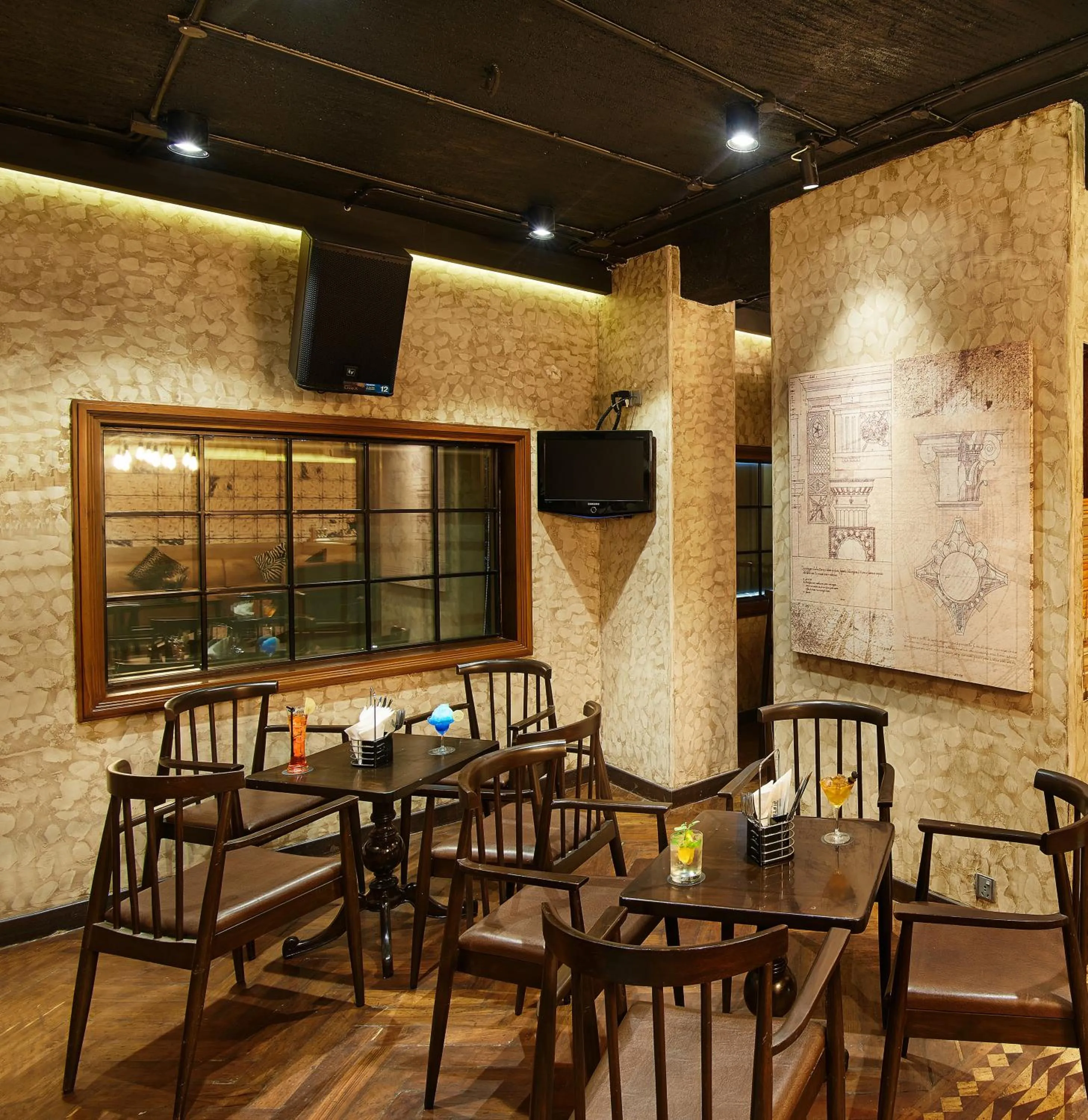 Alcoholic drinks in The Shalimar Hotel, Kemps Corner