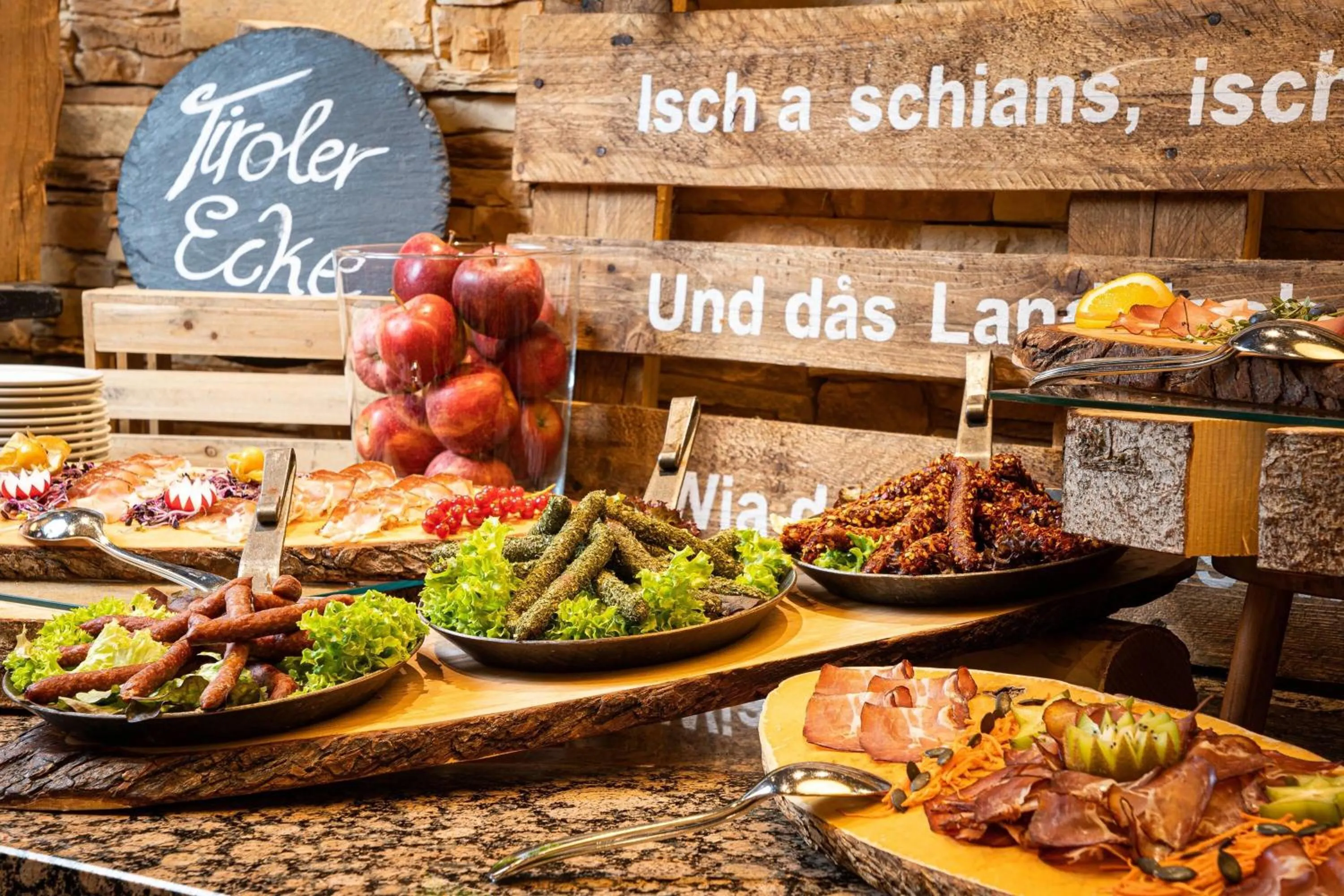 Restaurant/places to eat in elaya hotel steinplatte, Trademark by Wyndham