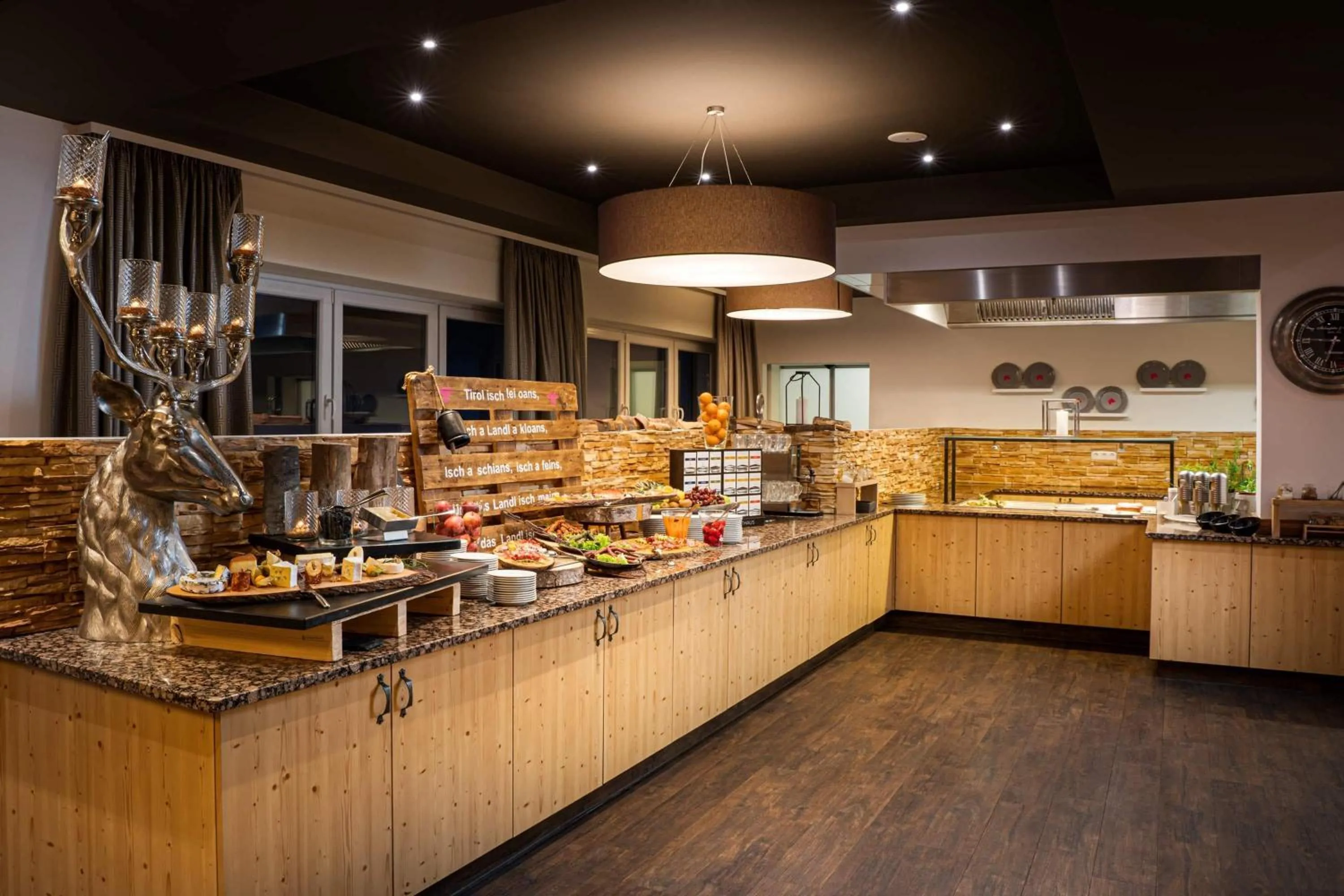 Restaurant/places to eat in elaya hotel steinplatte, Trademark by Wyndham