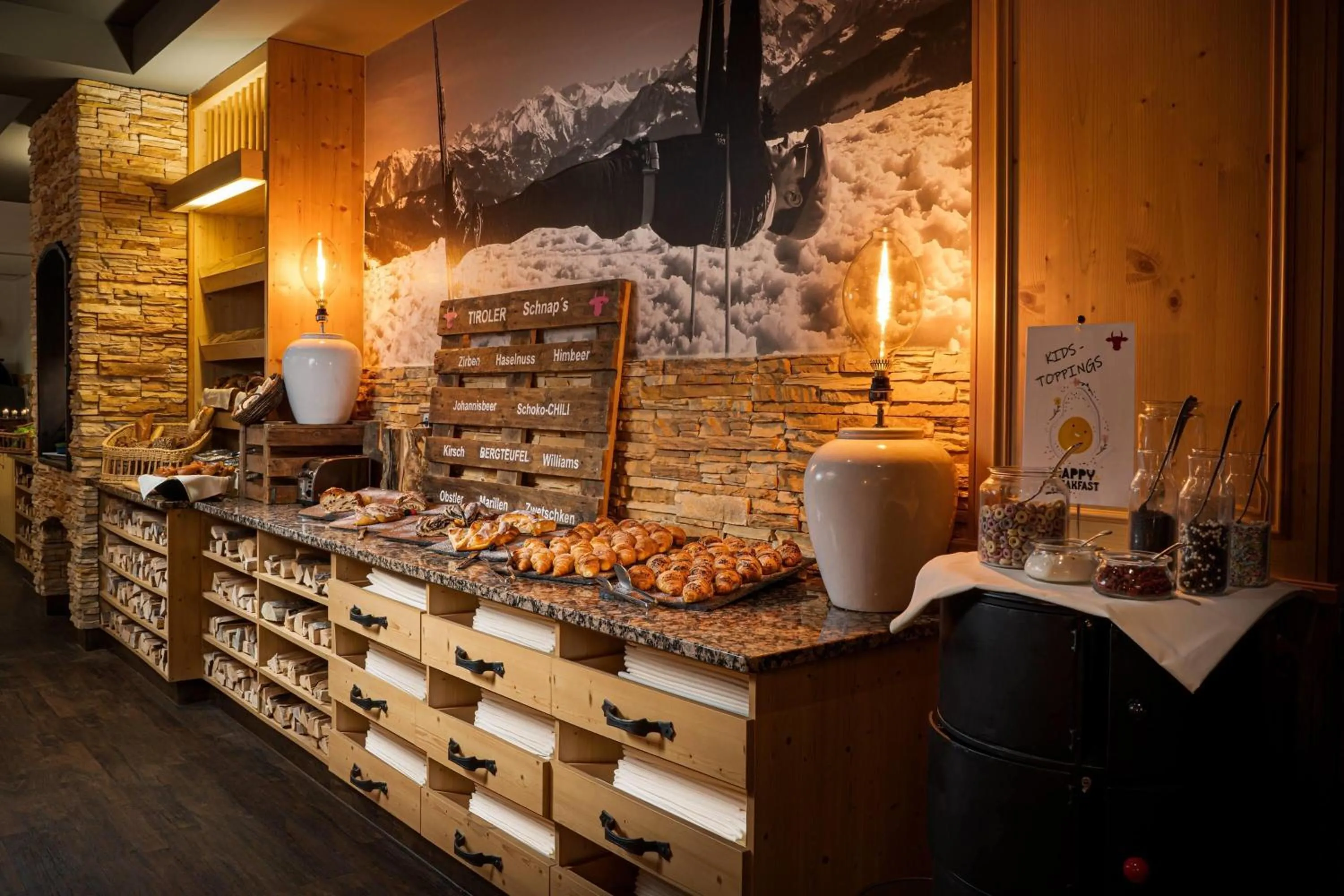 Restaurant/places to eat in elaya hotel steinplatte, Trademark by Wyndham