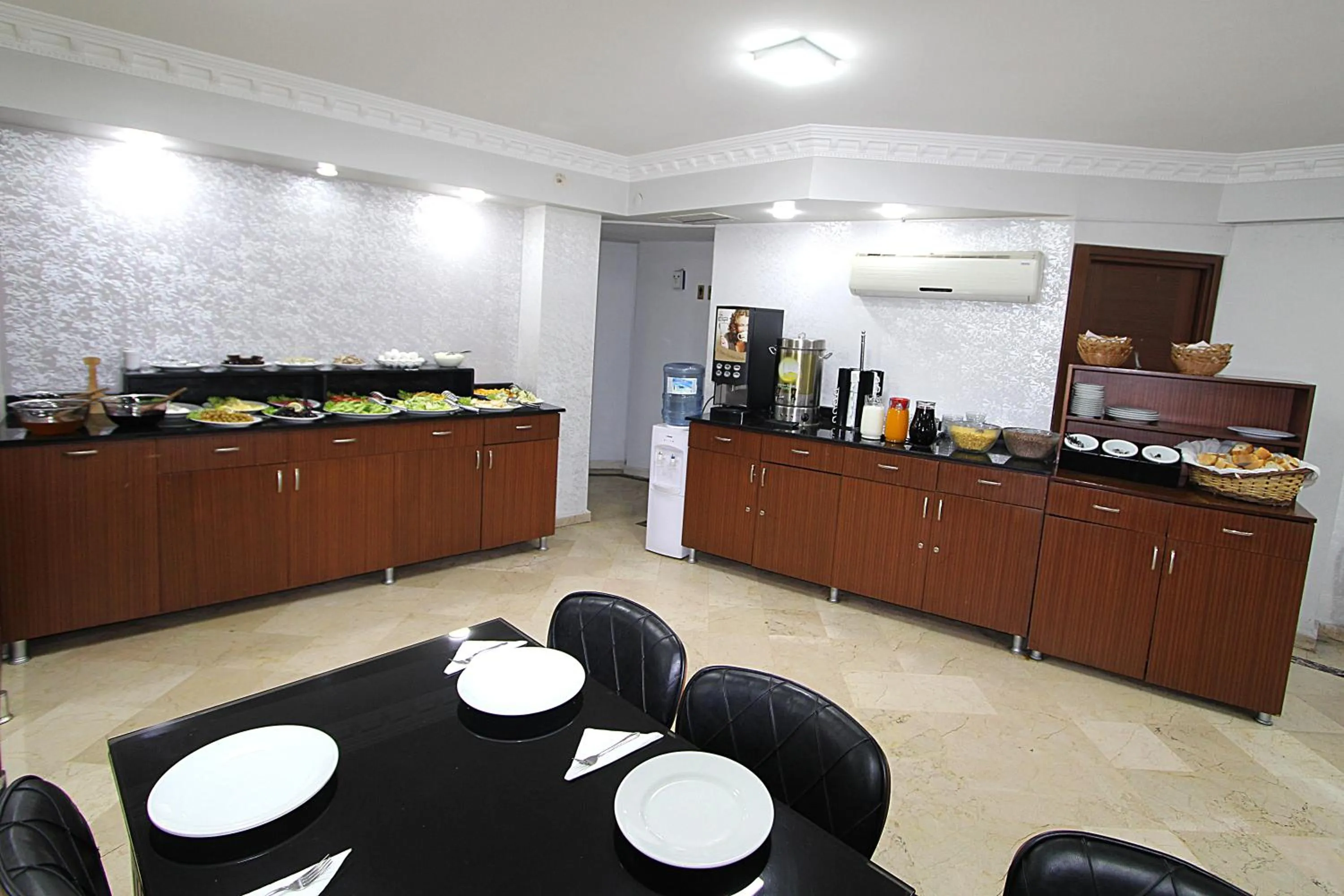 Food and drinks in Lyon Hotel İstanbul