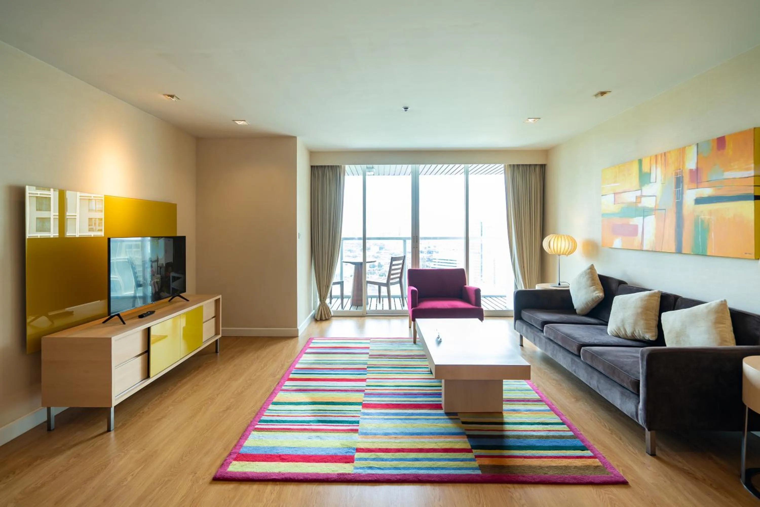 TV and multimedia in Urbana Langsuan Hotel