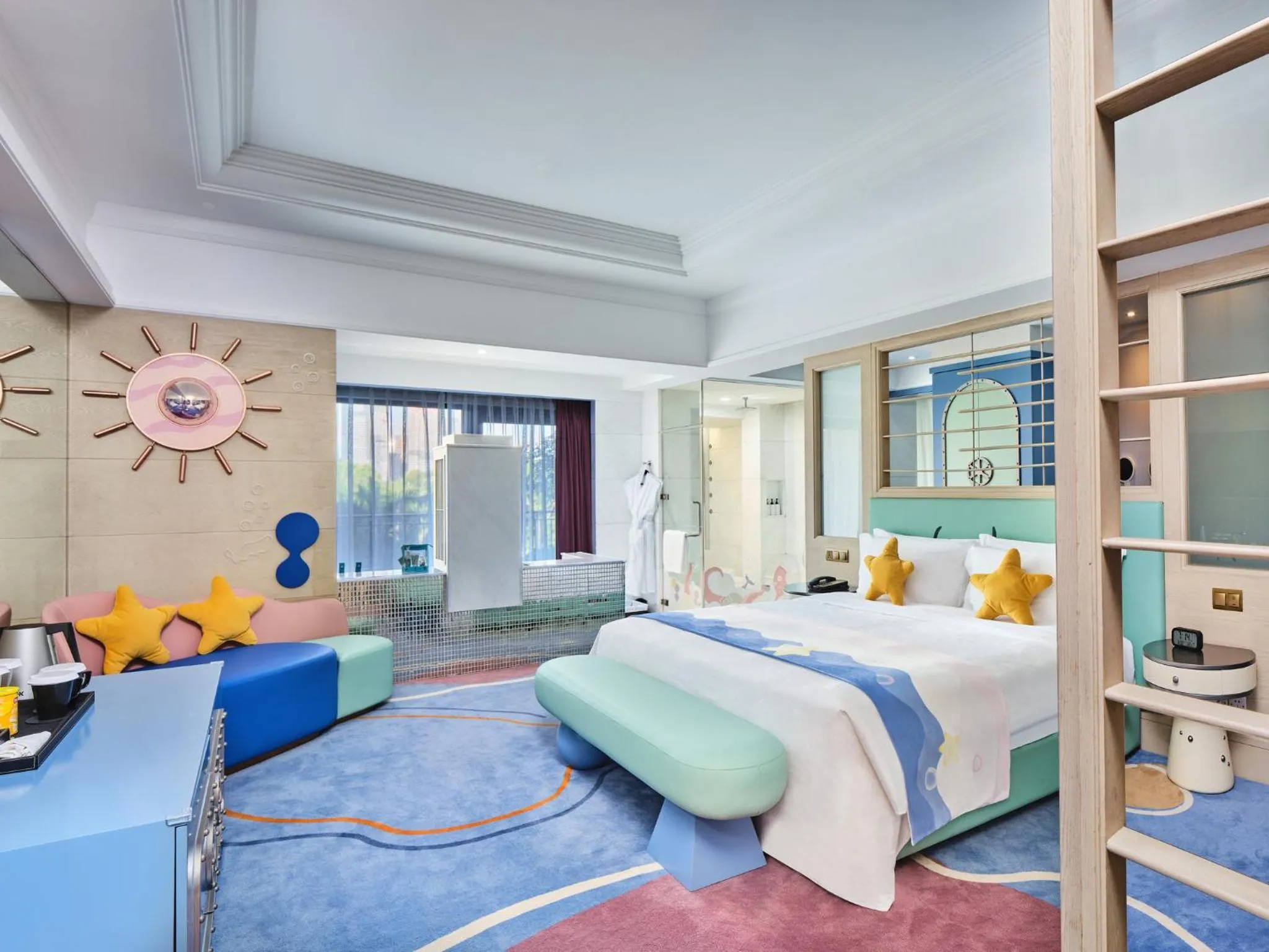 Photo of the whole room, Bed in InterContinental Shenzhen by IHG