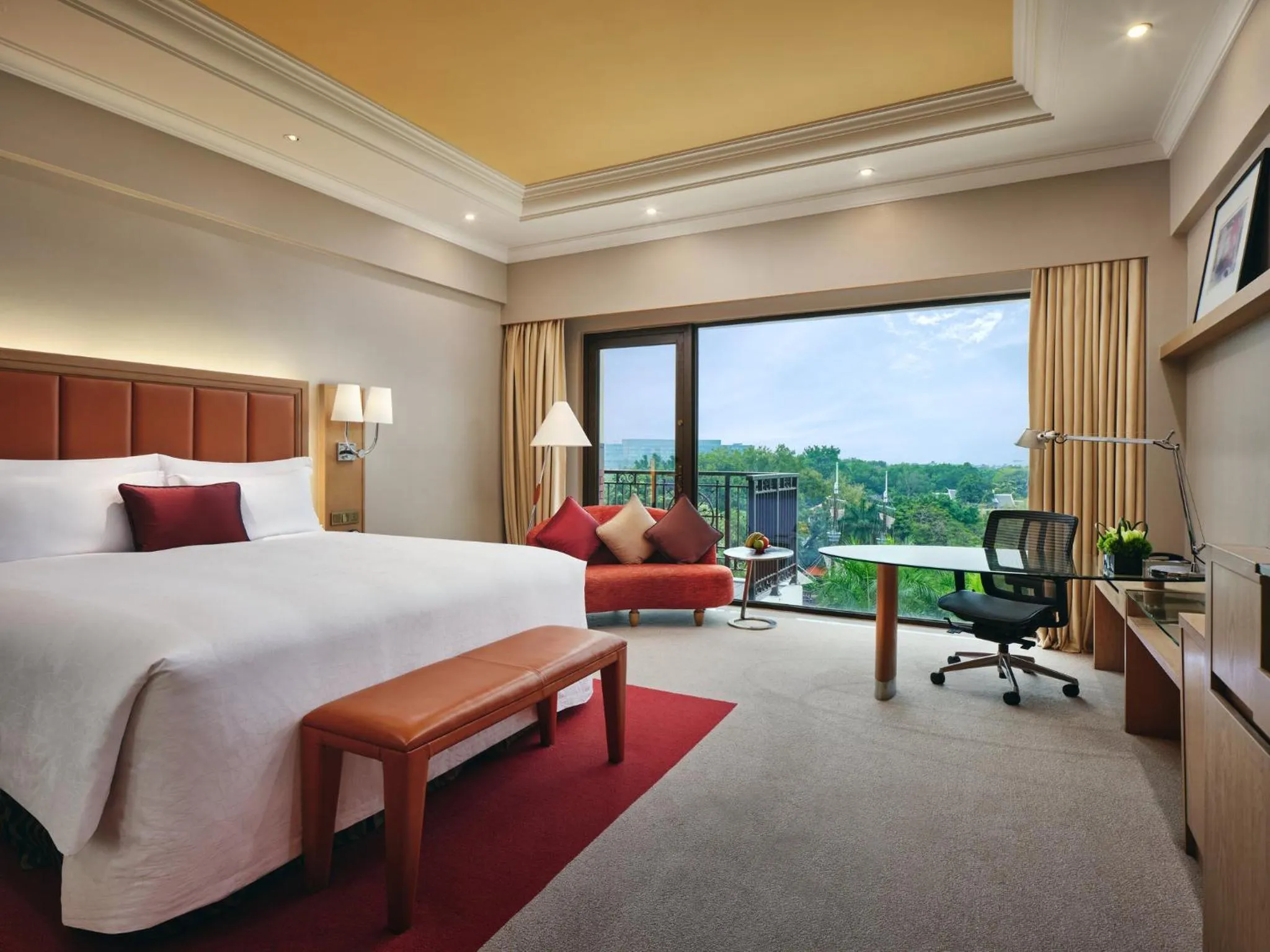 Photo of the whole room, Bed in InterContinental Shenzhen by IHG