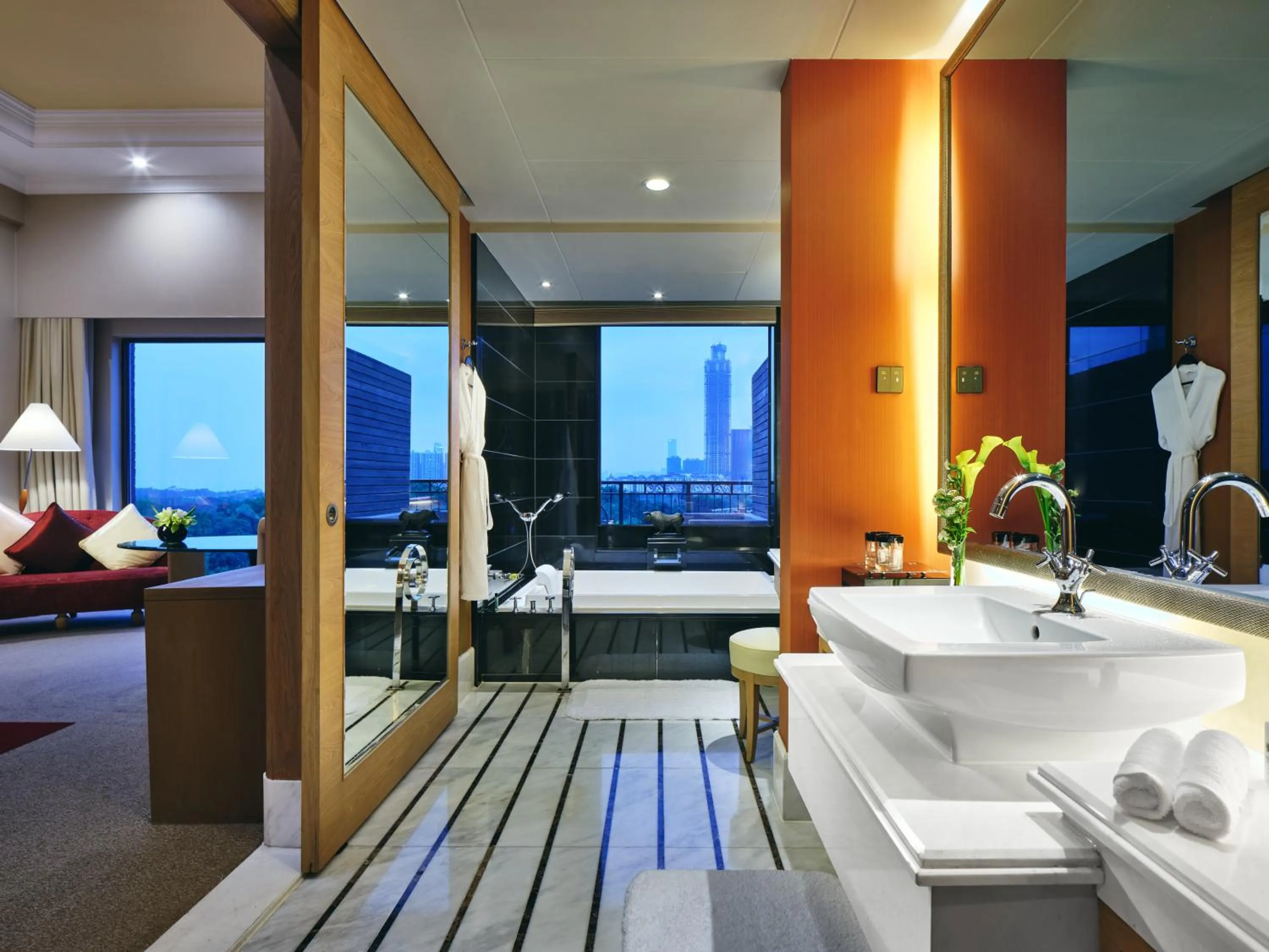 1 King Bed Club Deluxe Pool View in InterContinental Shenzhen by IHG