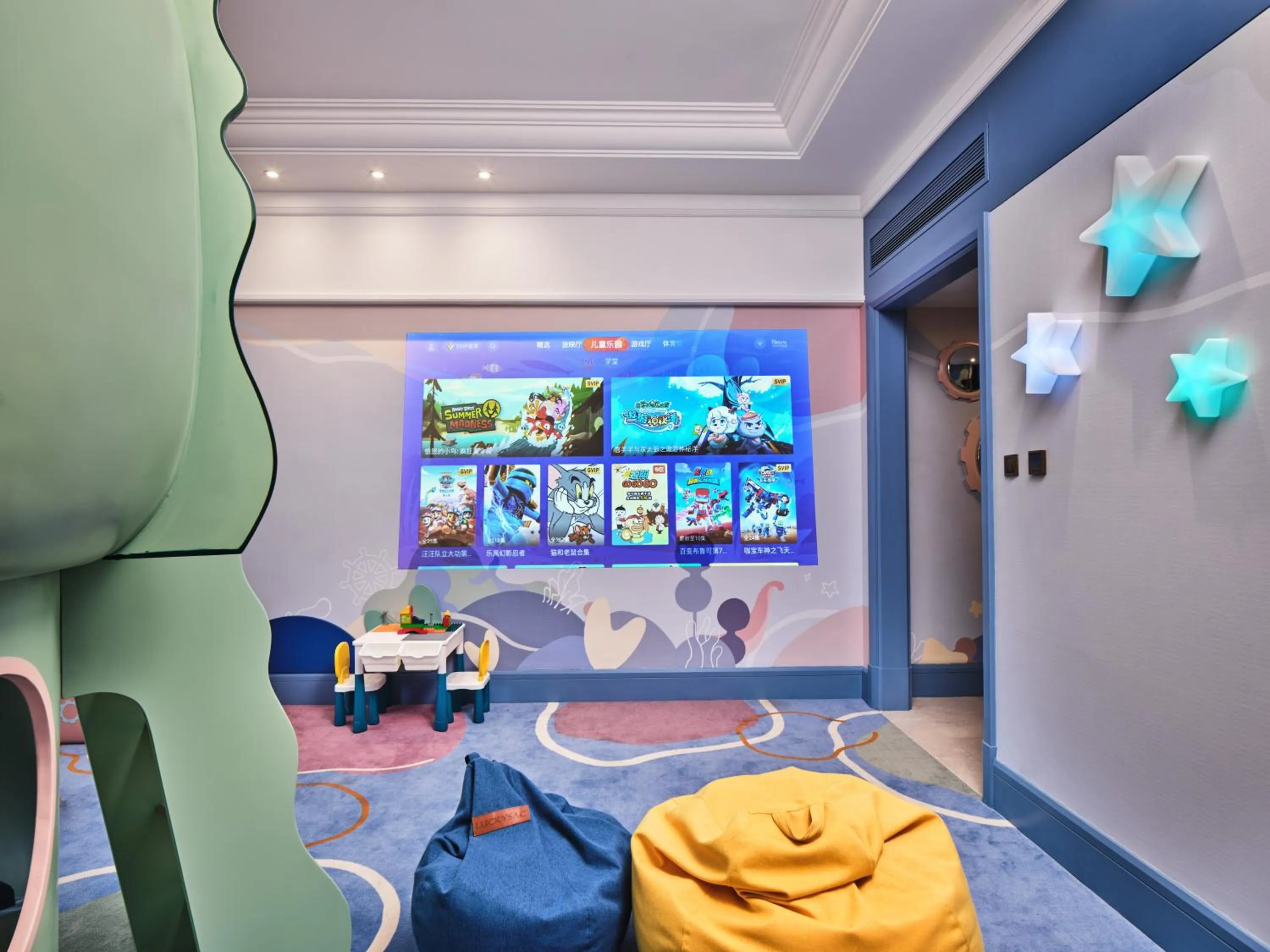 Living room in InterContinental Shenzhen by IHG