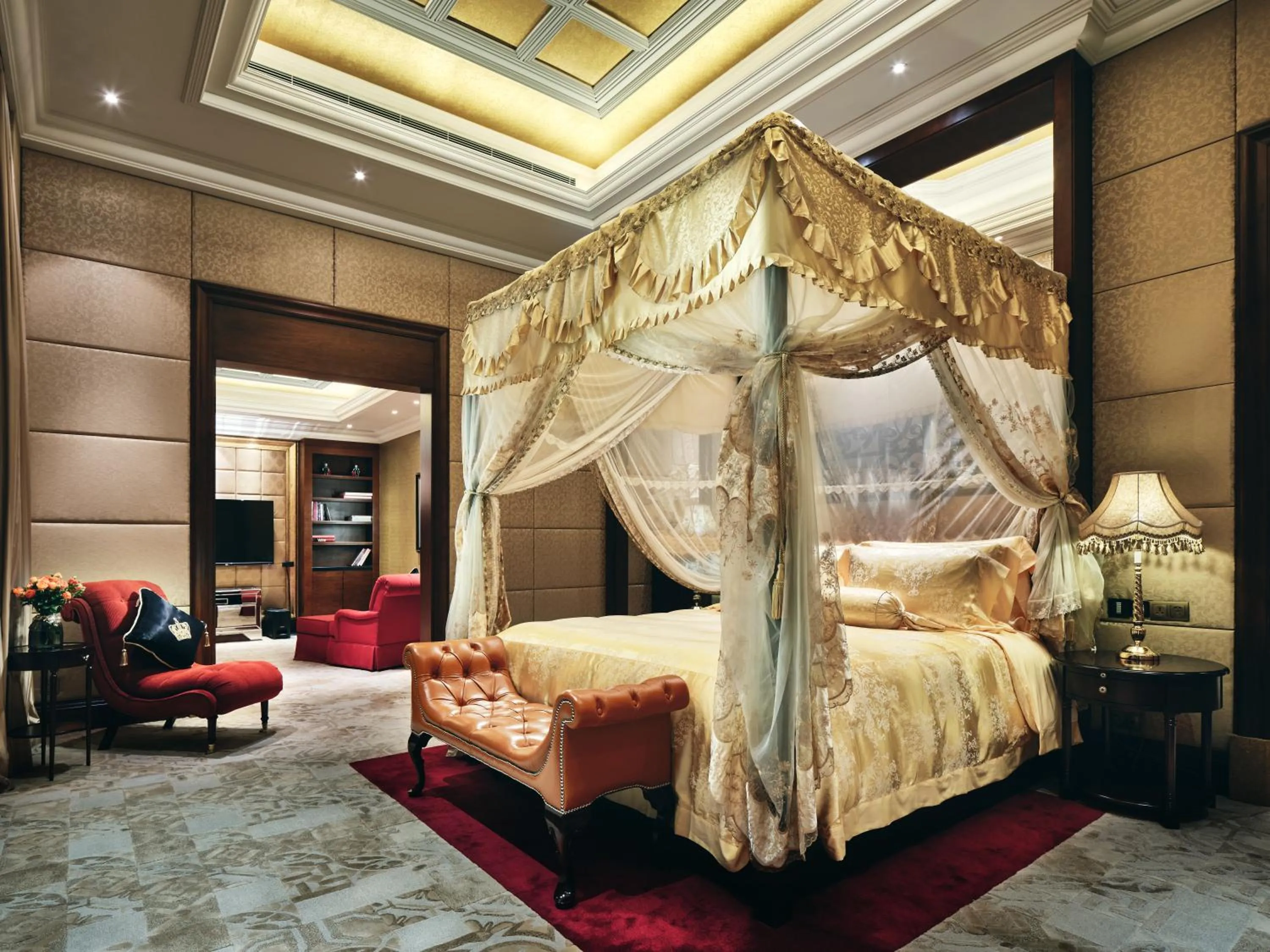 Photo of the whole room, Bed in InterContinental Shenzhen by IHG