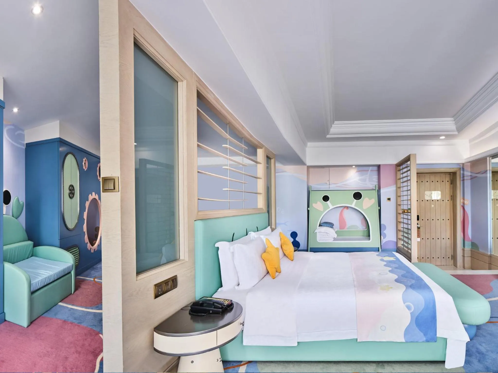 Photo of the whole room, Bed in InterContinental Shenzhen by IHG