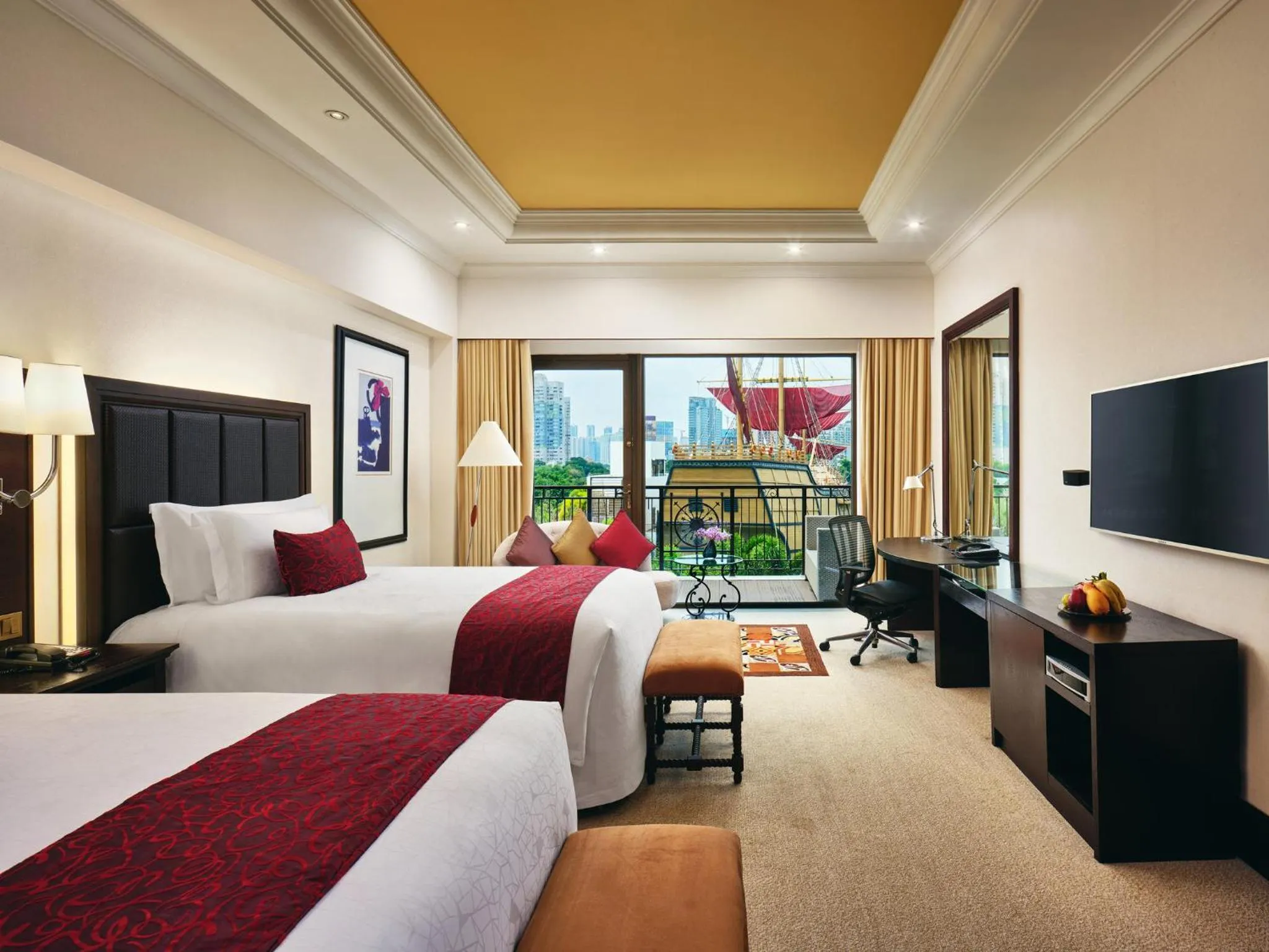 Photo of the whole room, Bed in InterContinental Shenzhen by IHG