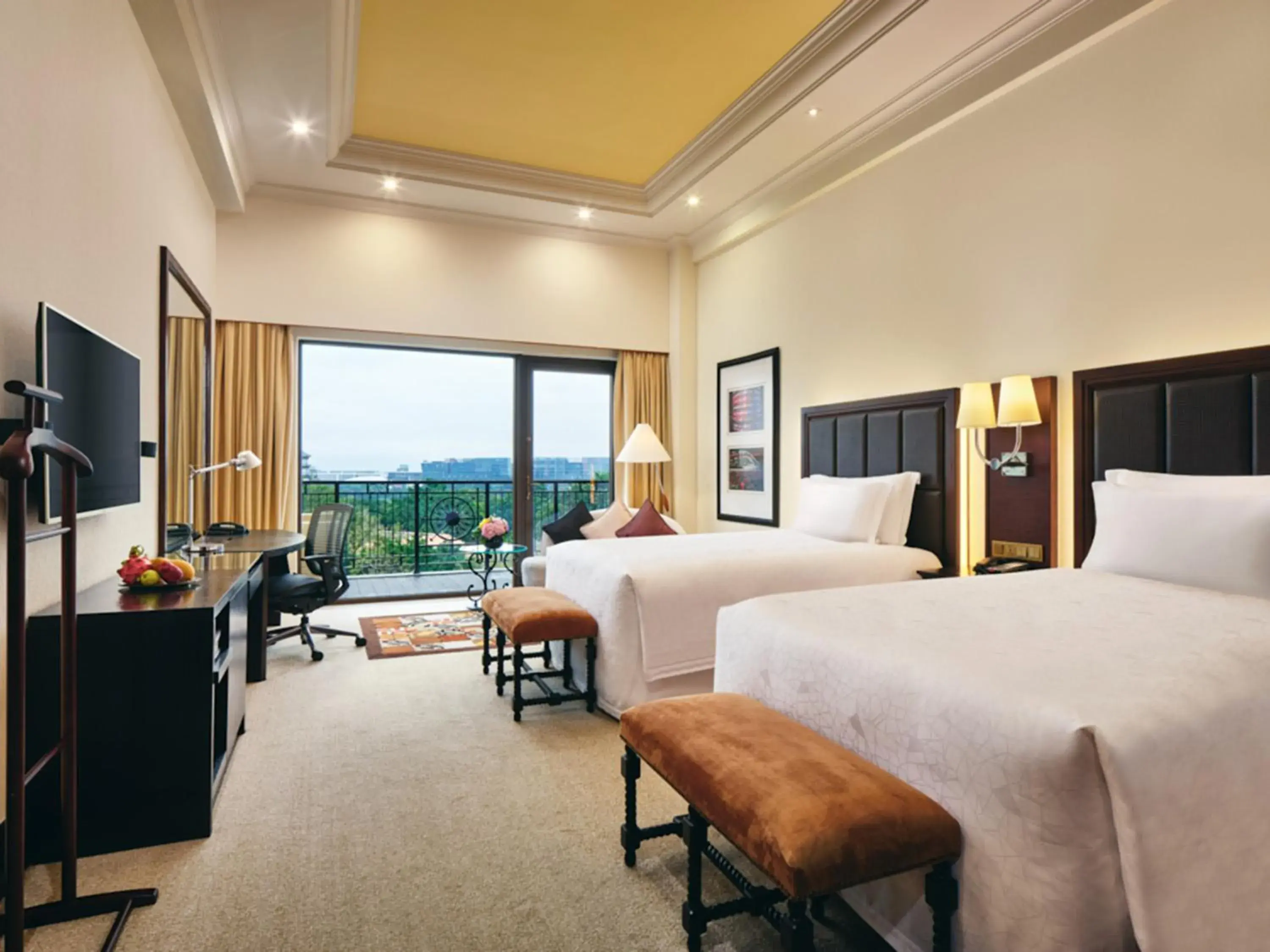 2 Single Beds Club Deluxe Pool View in InterContinental Shenzhen by IHG 2 Single Beds Club Deluxe Pool View in InterContinental Shenzhen by IHG