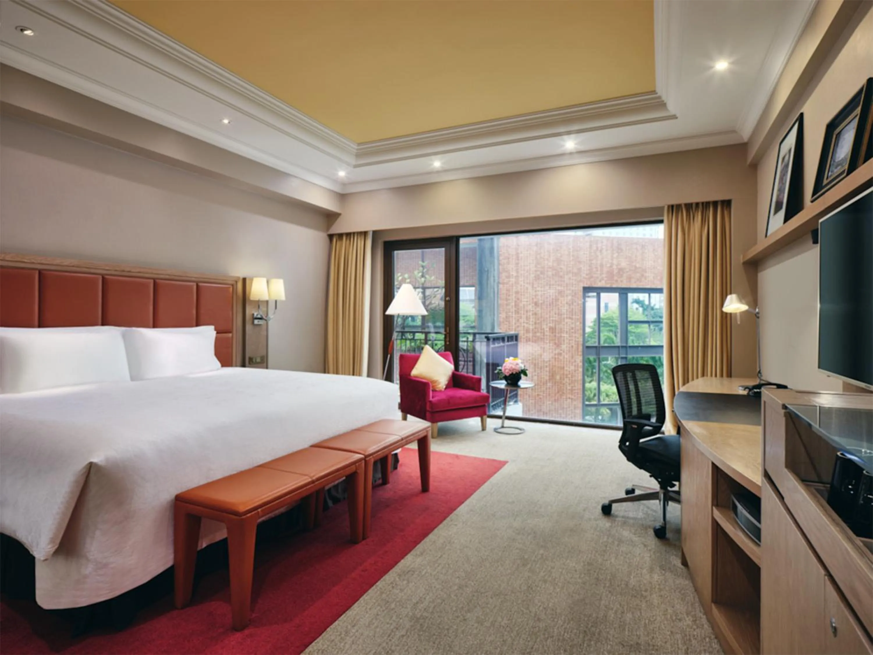 Photo of the whole room, Bed in InterContinental Shenzhen by IHG