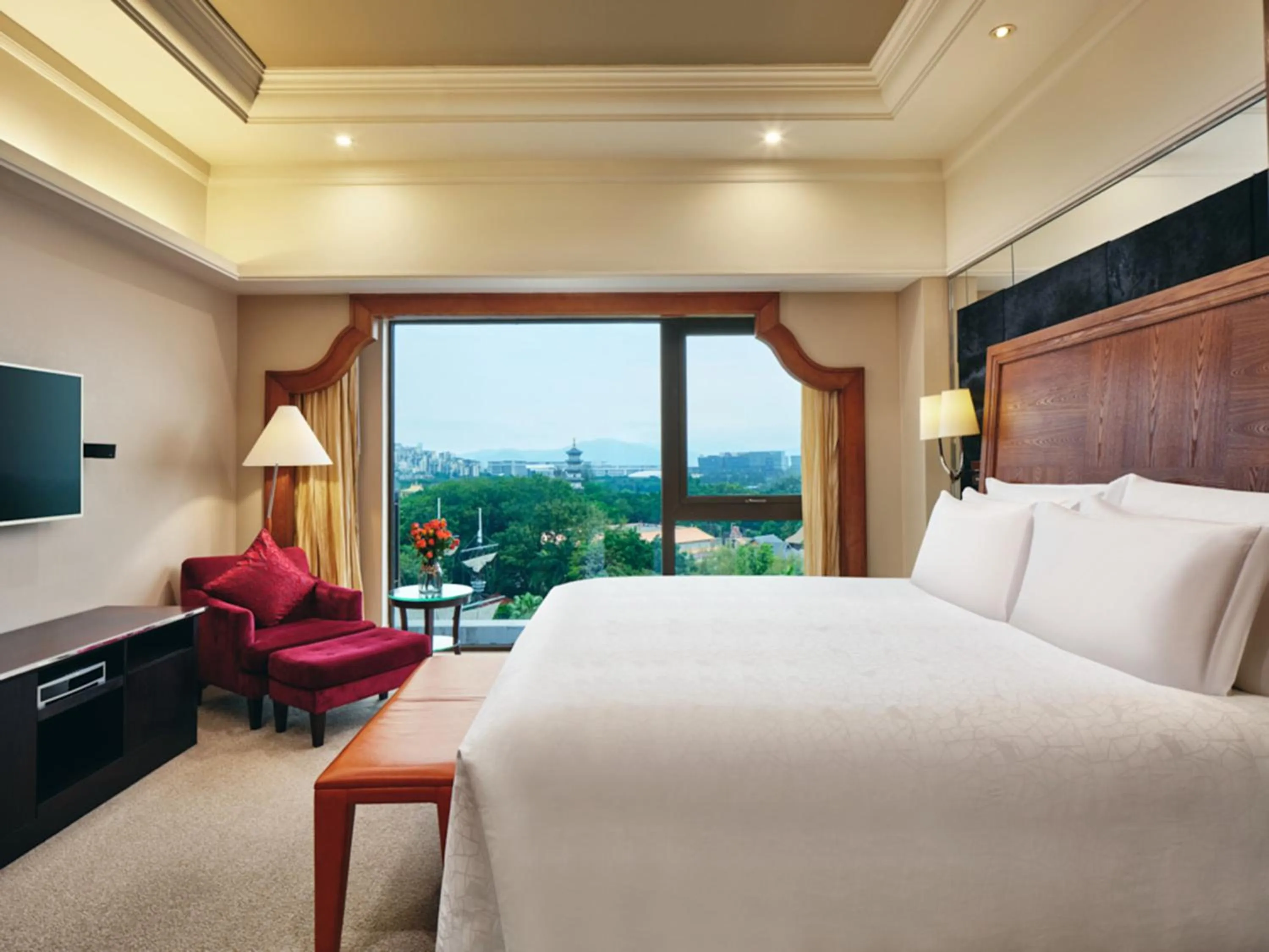 Photo of the whole room, Bed in InterContinental Shenzhen by IHG