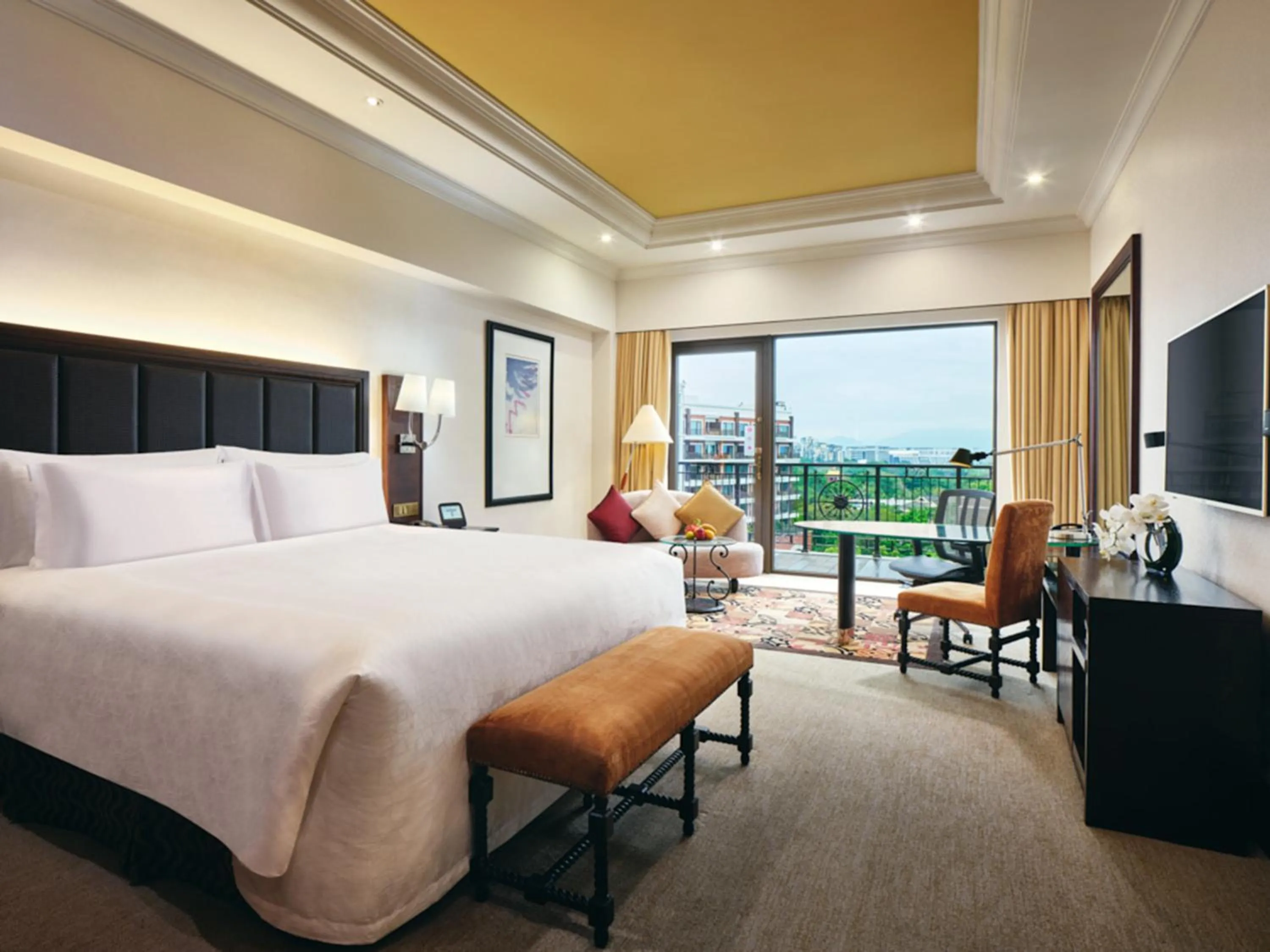 Photo of the whole room, Bed in InterContinental Shenzhen by IHG