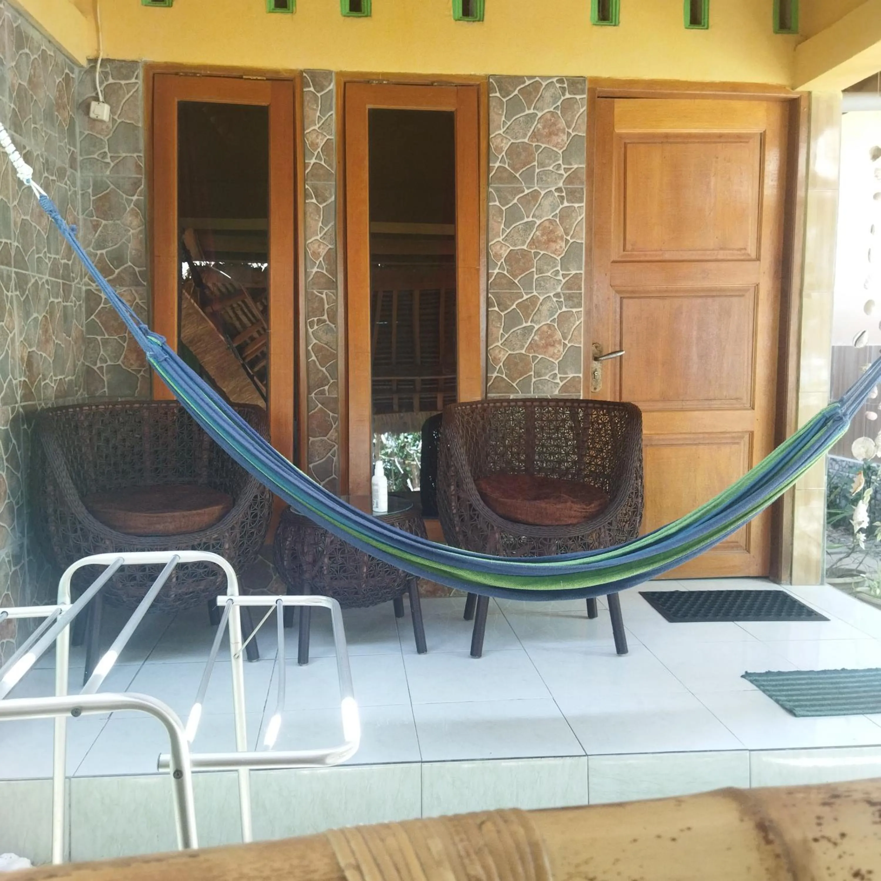 Double Room with Private Bathroom in Pelangi Homestay Bungalow Gili gede