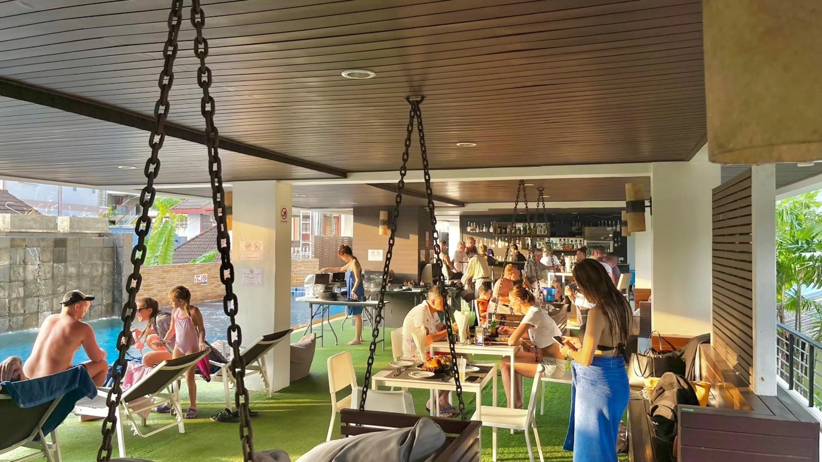 Swimming pool in Baramee Resortel