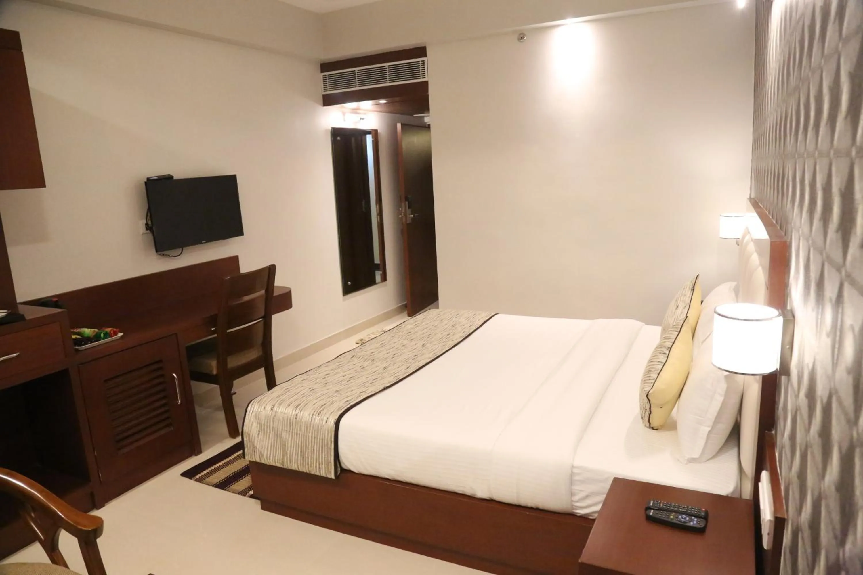 Bed in Hotel Varanasi Inn