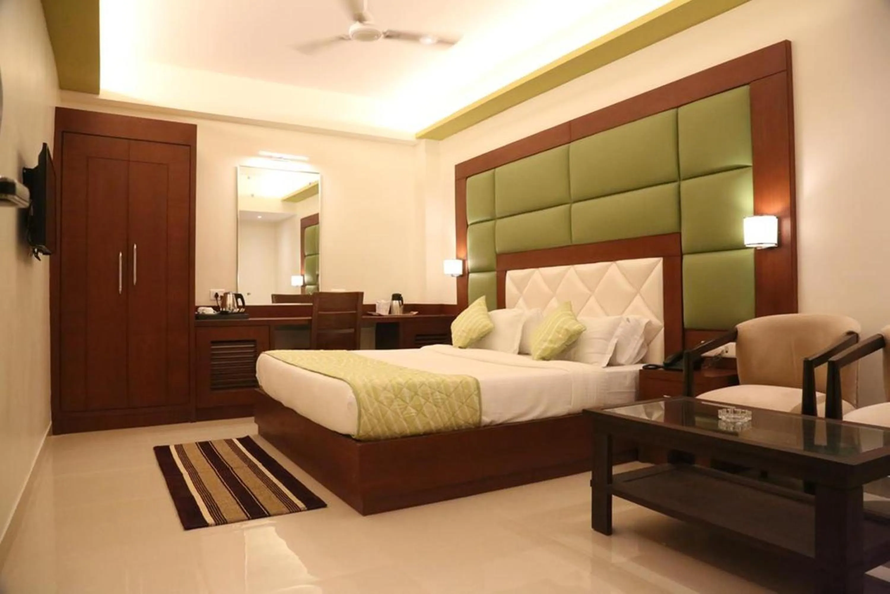 Bed in Hotel Varanasi Inn