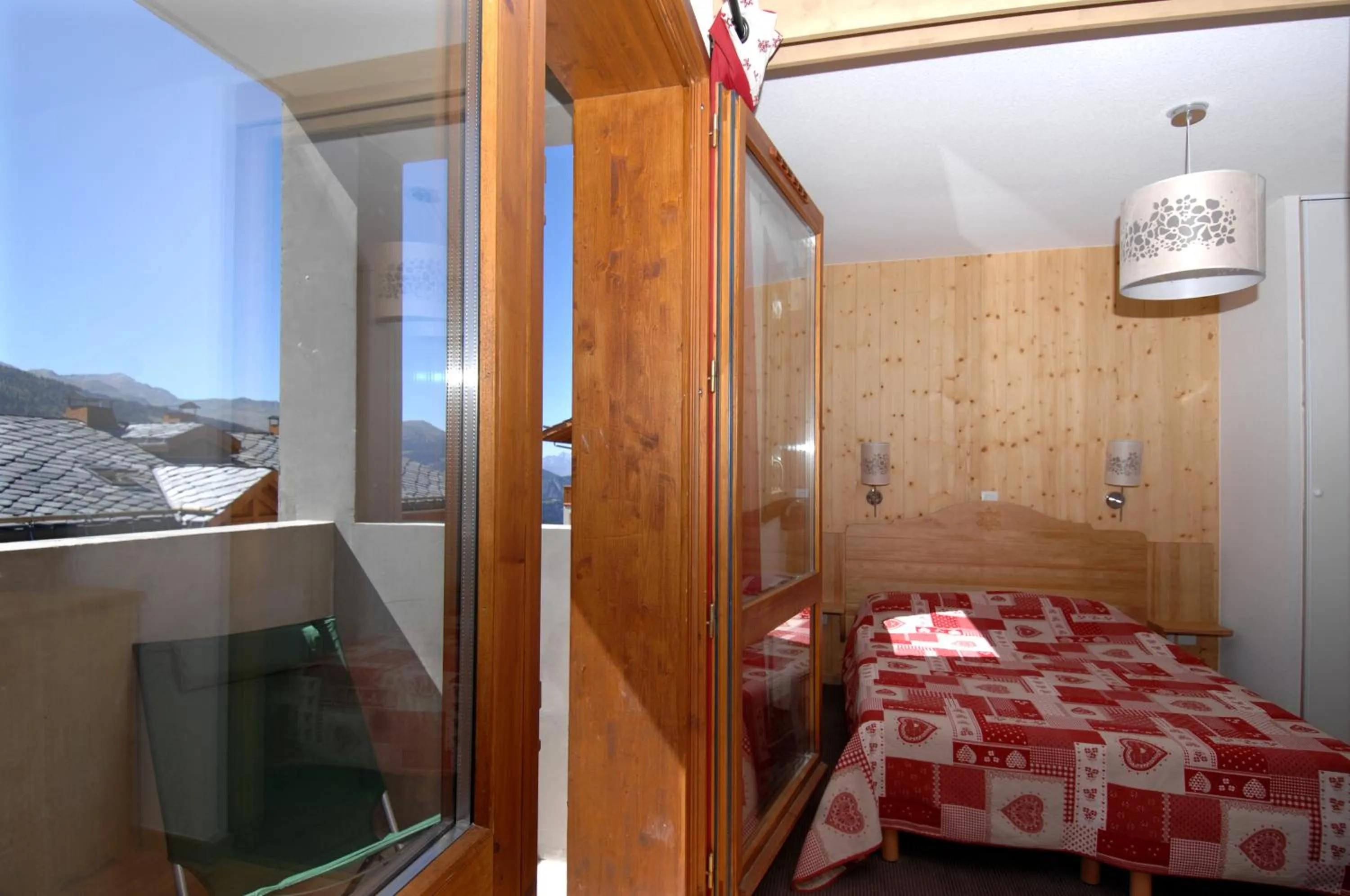 Balcony/Terrace, Bed in Résidence Odalys Le Grand Panorama 1