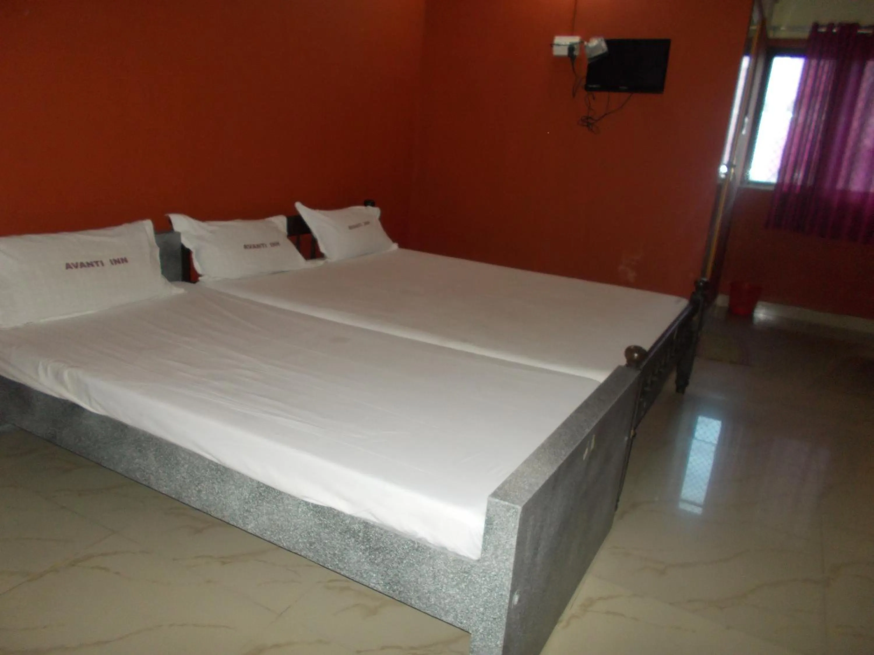 Bed in Avanti Inn