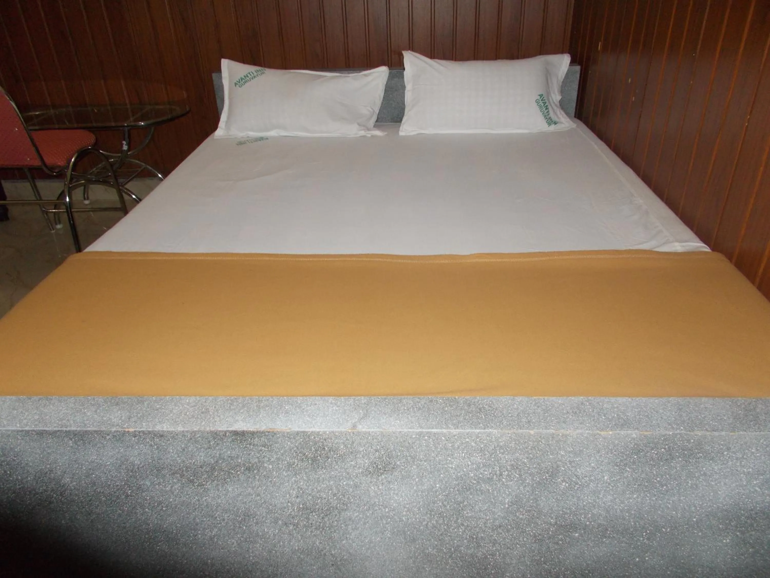 Bed in Avanti Inn