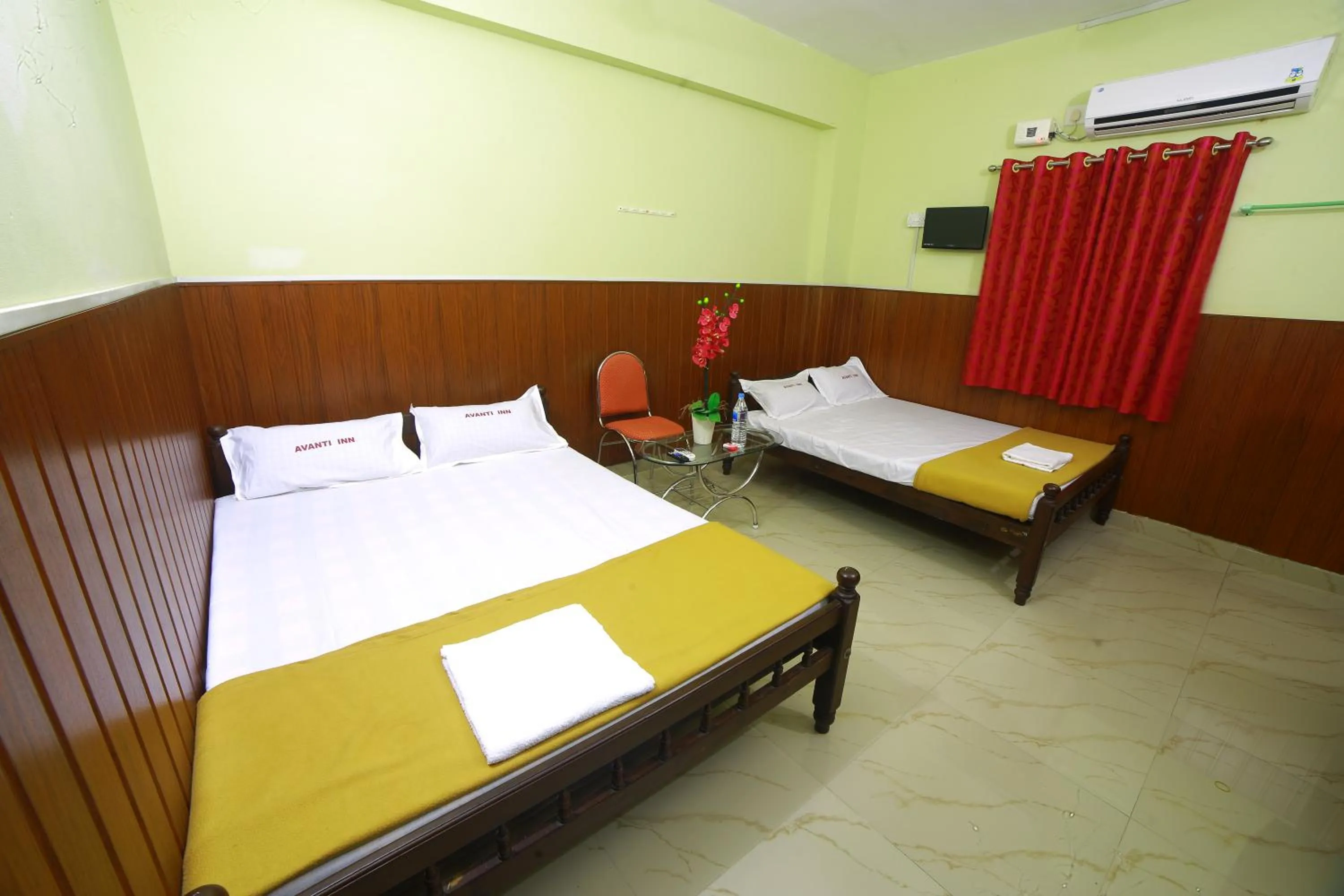 Bed in Avanti Inn