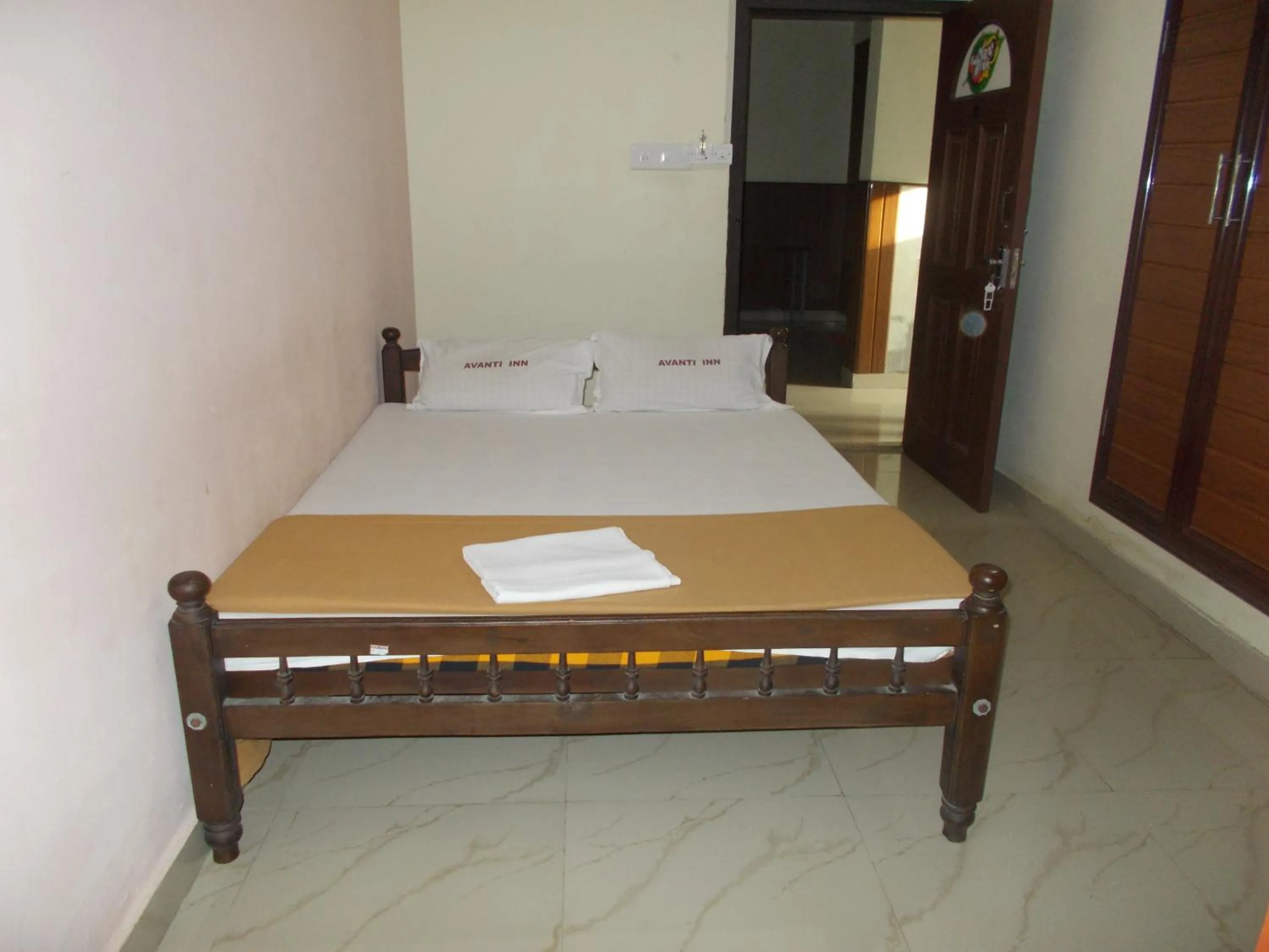 Bed in Avanti Inn