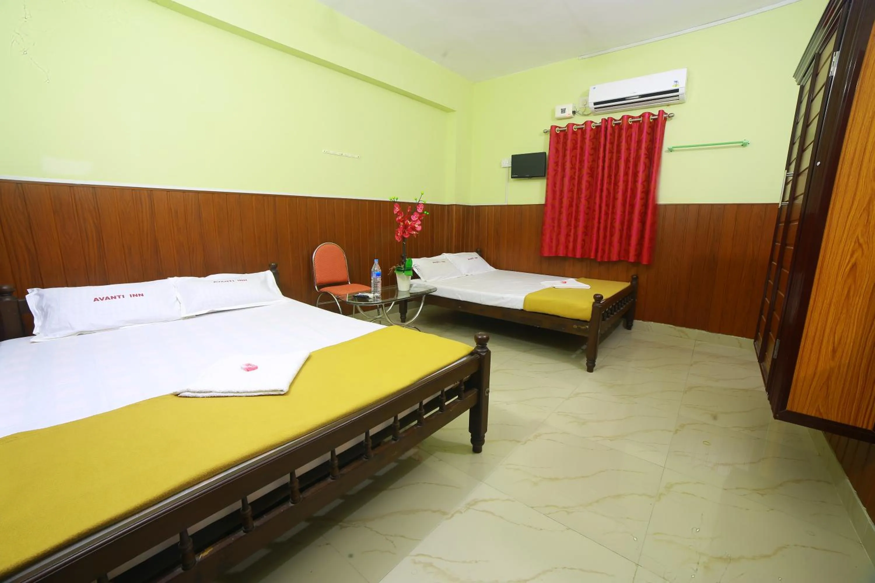 Bed in Avanti Inn