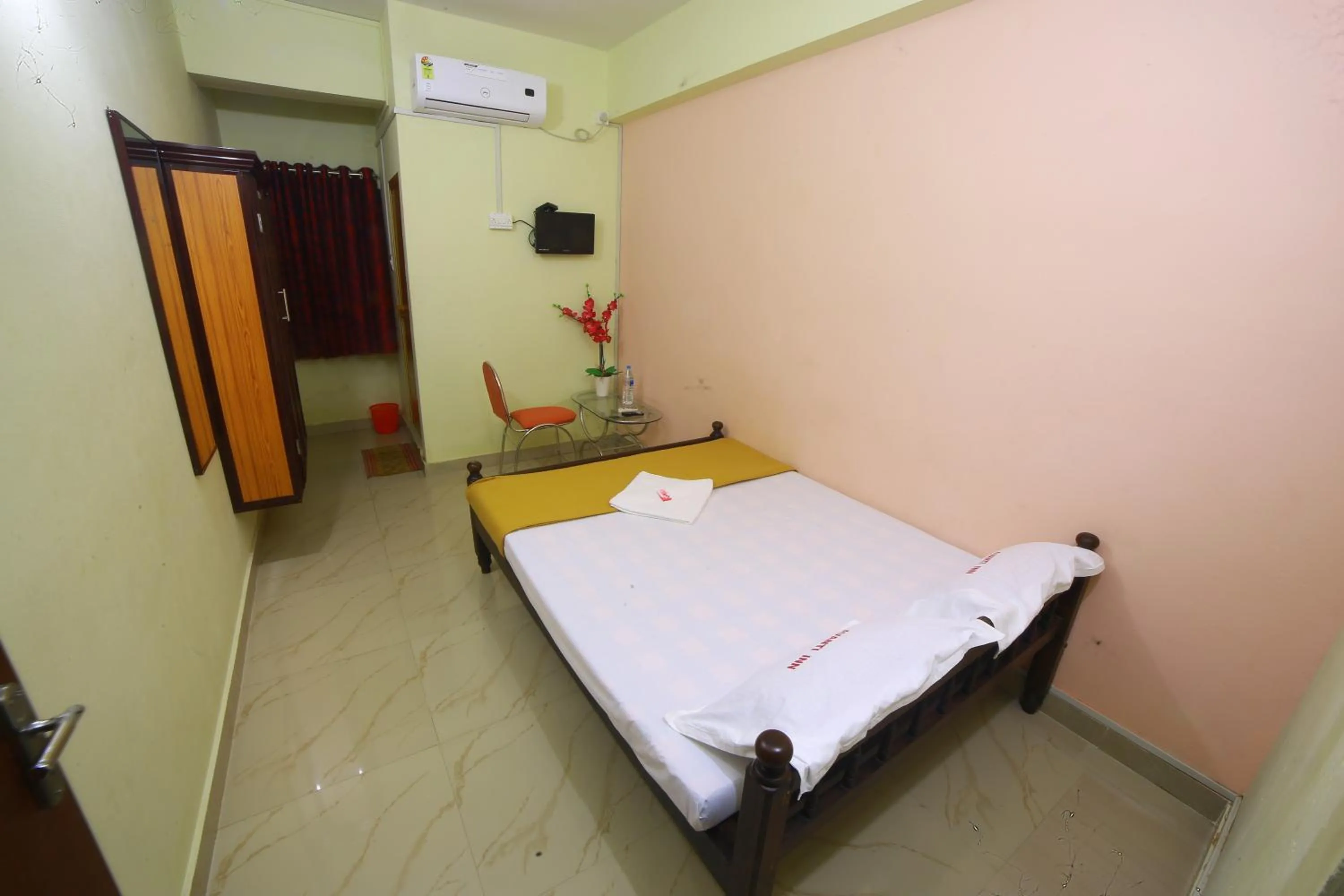 Bed in Avanti Inn