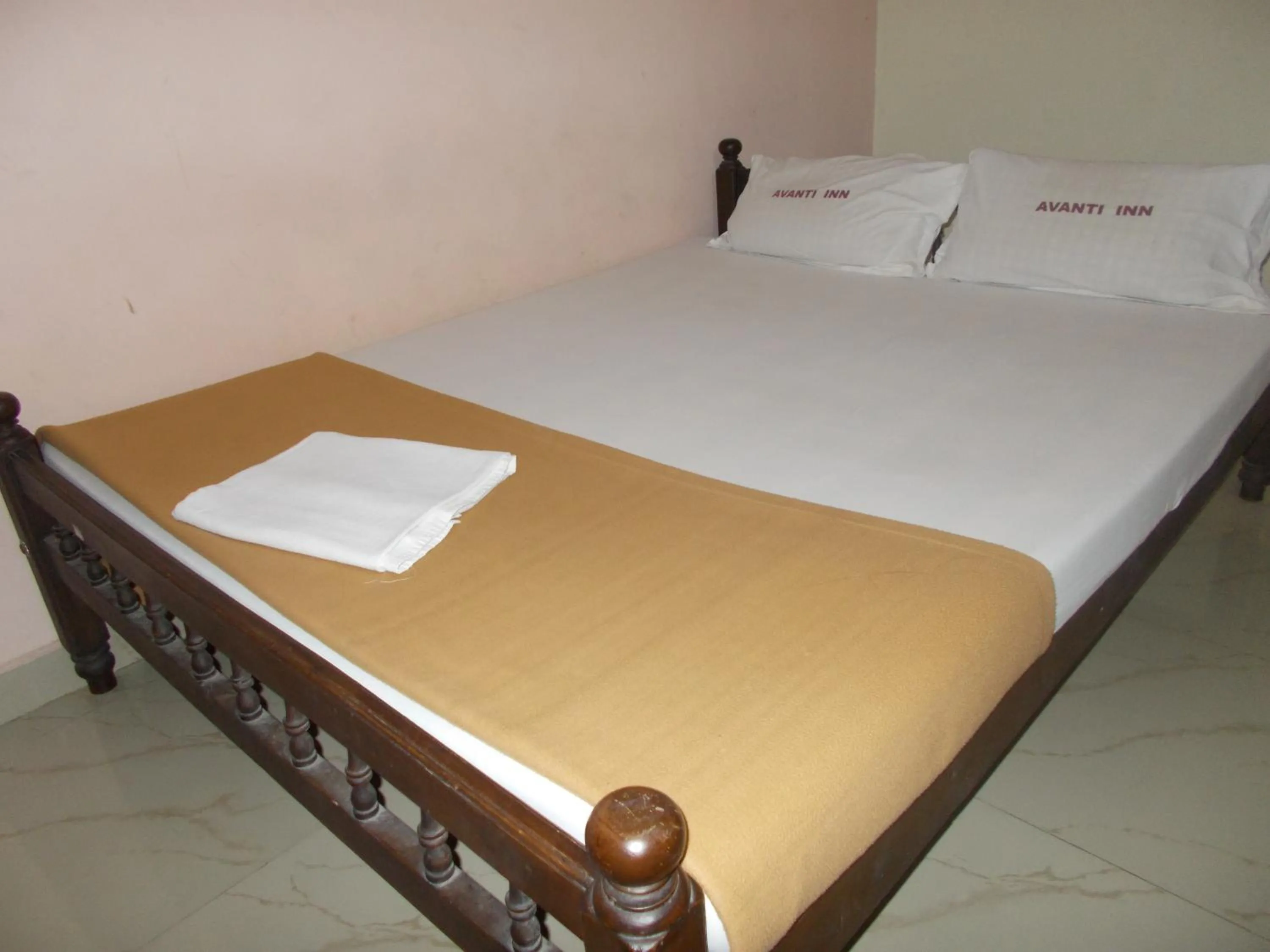 Bed in Avanti Inn